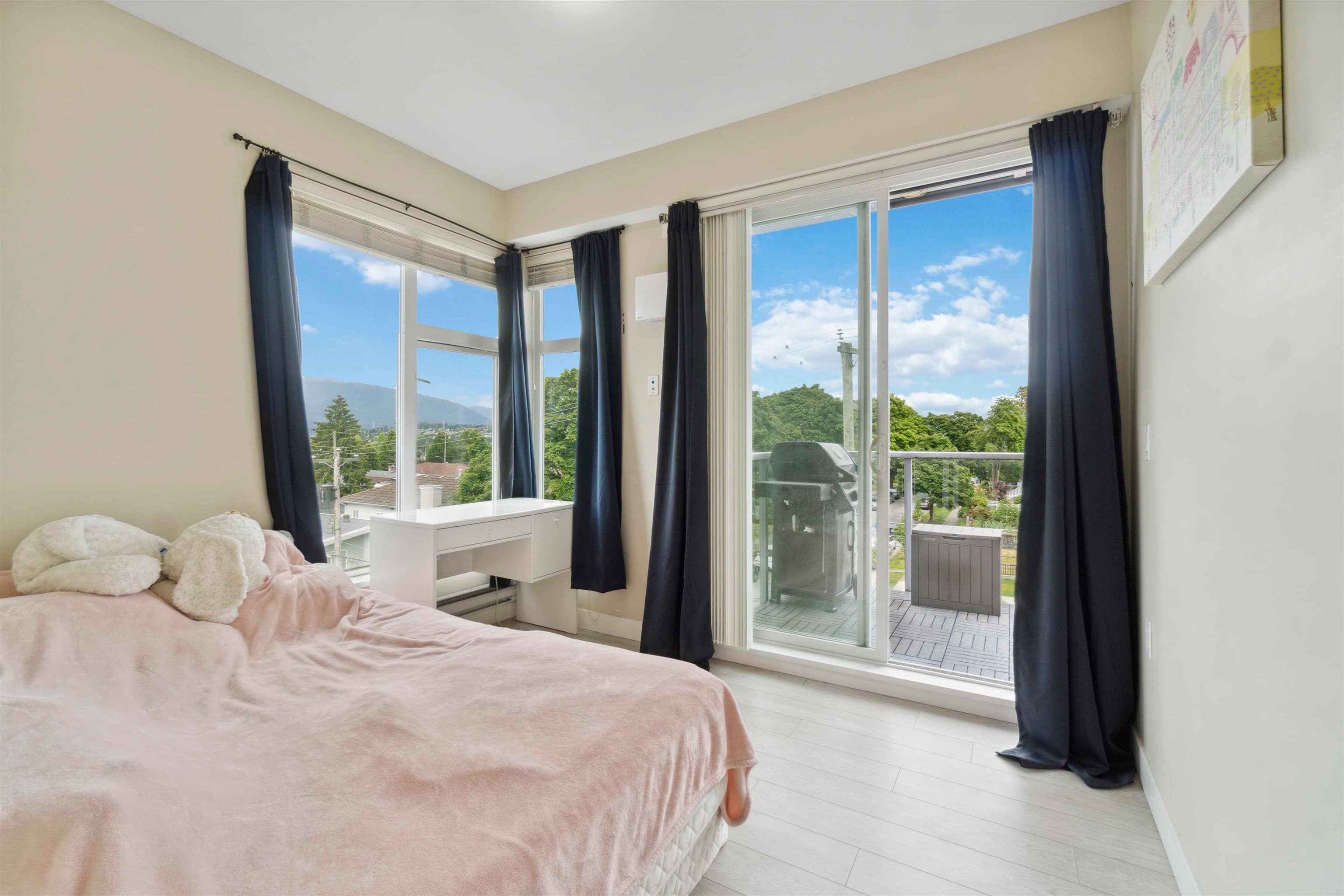 PH8 - 1838 Renfrew Street, Vancouver, V5M 3H9 — photo 2