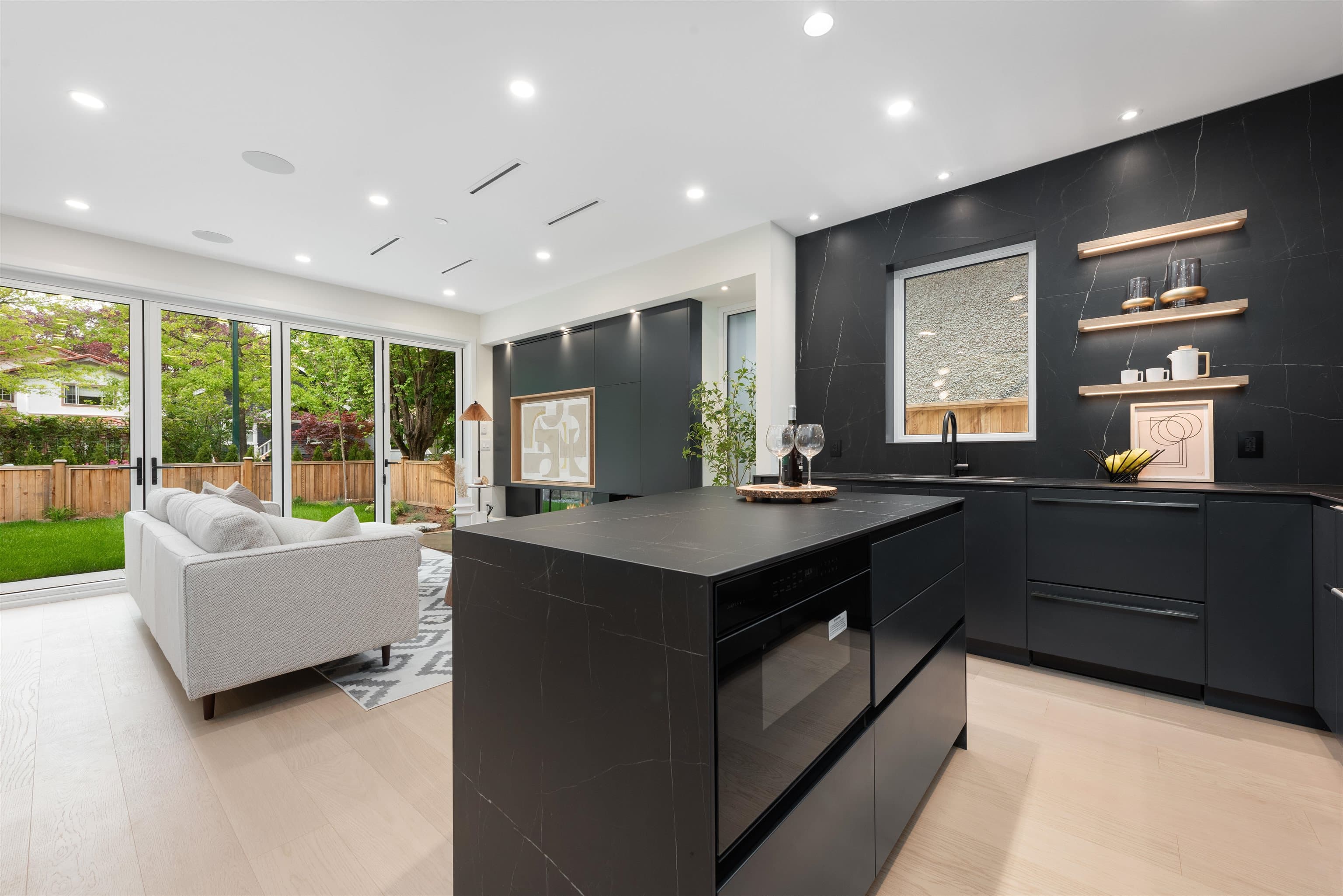 1 - 2764 W 14th Avenue, Vancouver, V6K 2X2 — photo 2