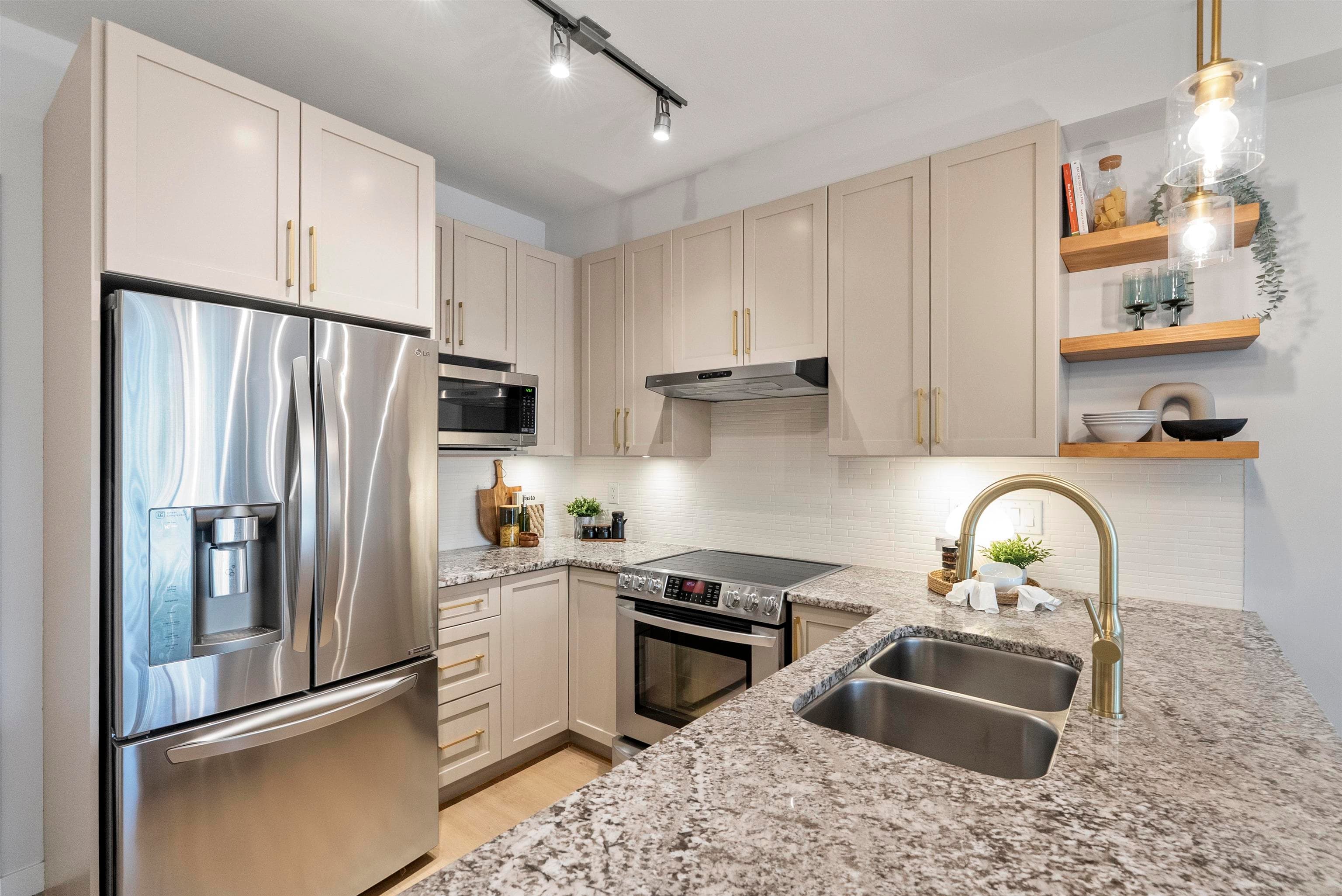211 - 6480 194 Street, Surrey, V4N 6J9 — photo 3