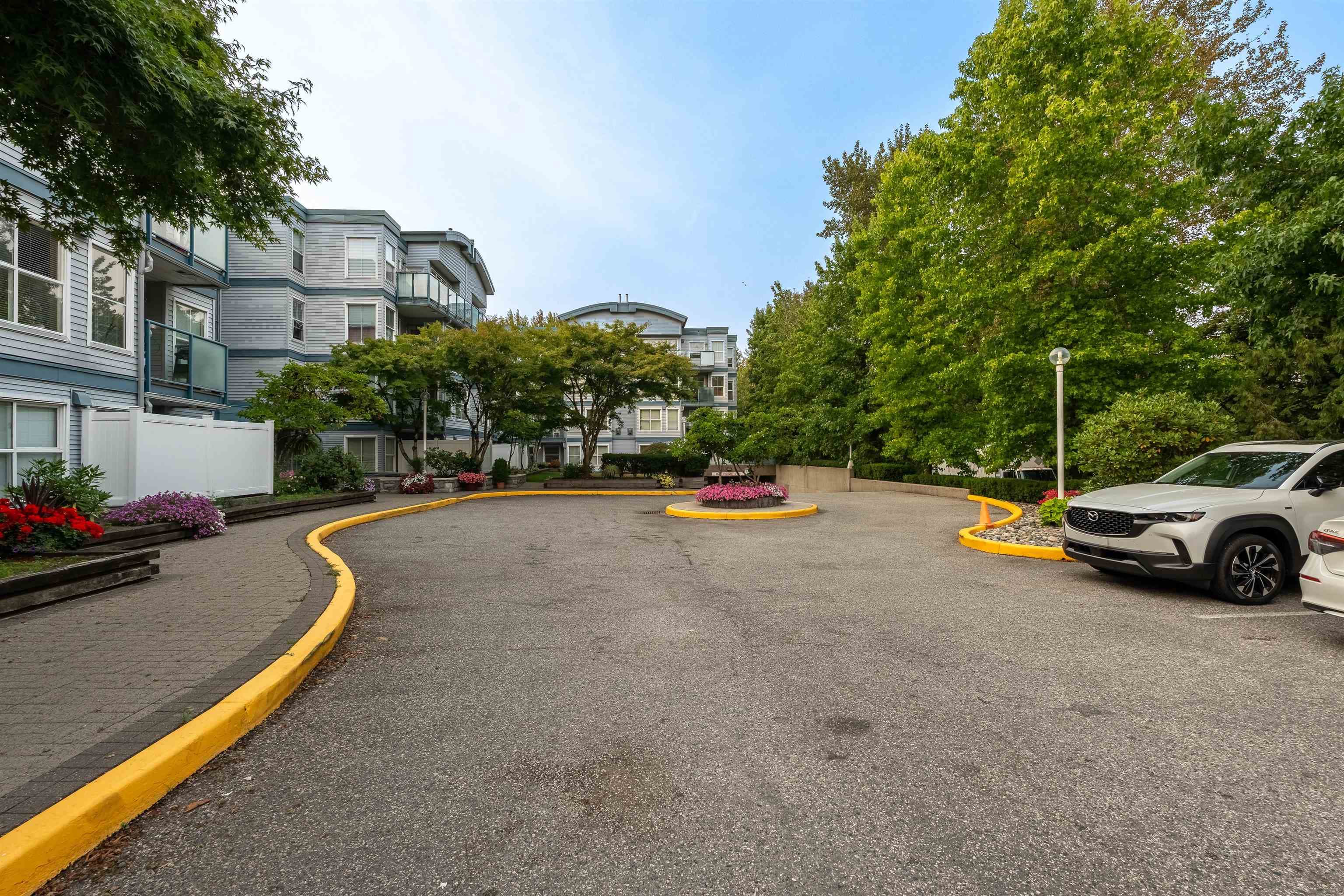 409 - 14885 100 Avenue, Surrey, V3R 0W1 — photo 3