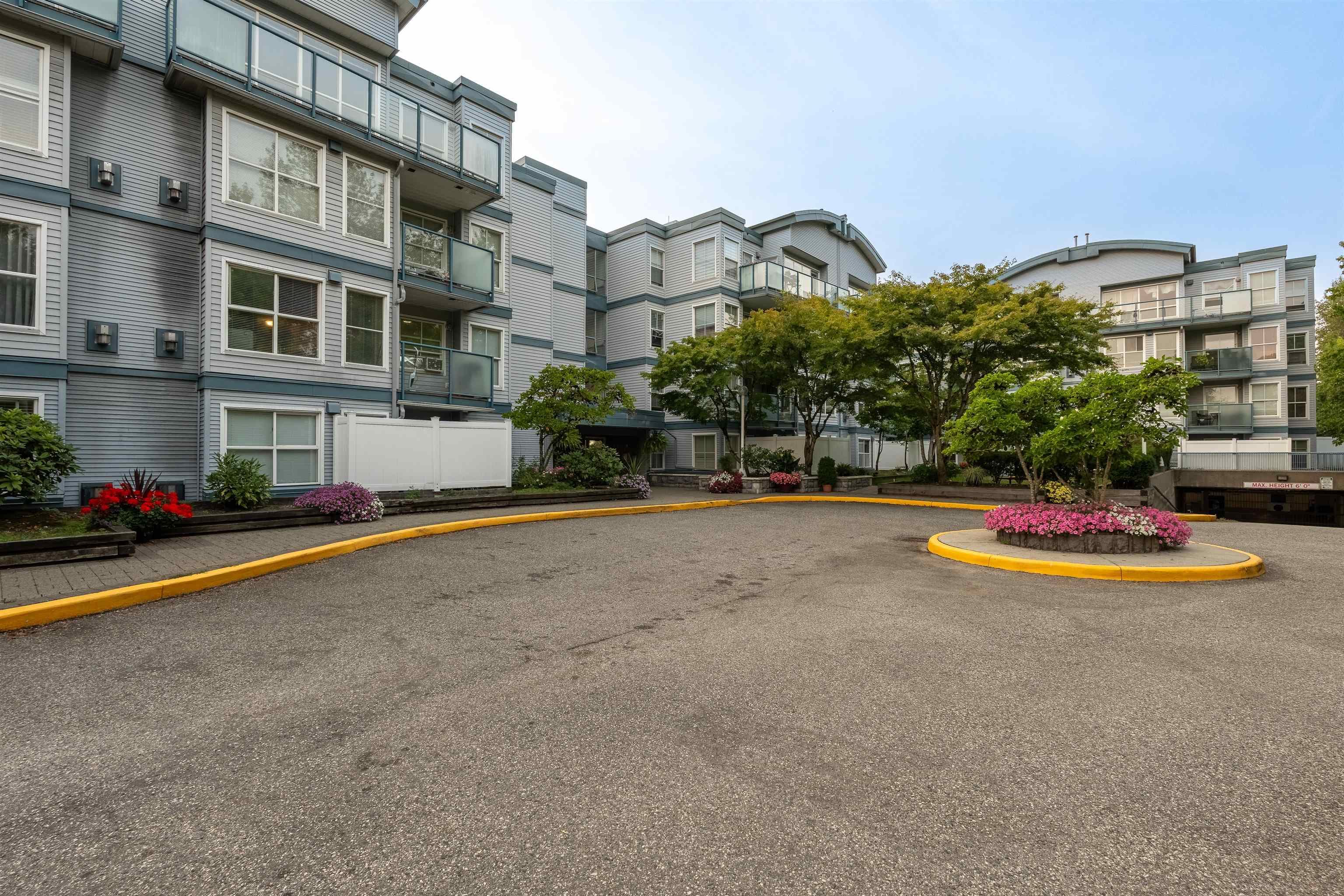 409 - 14885 100 Avenue, Surrey, V3R 0W1 — photo 1