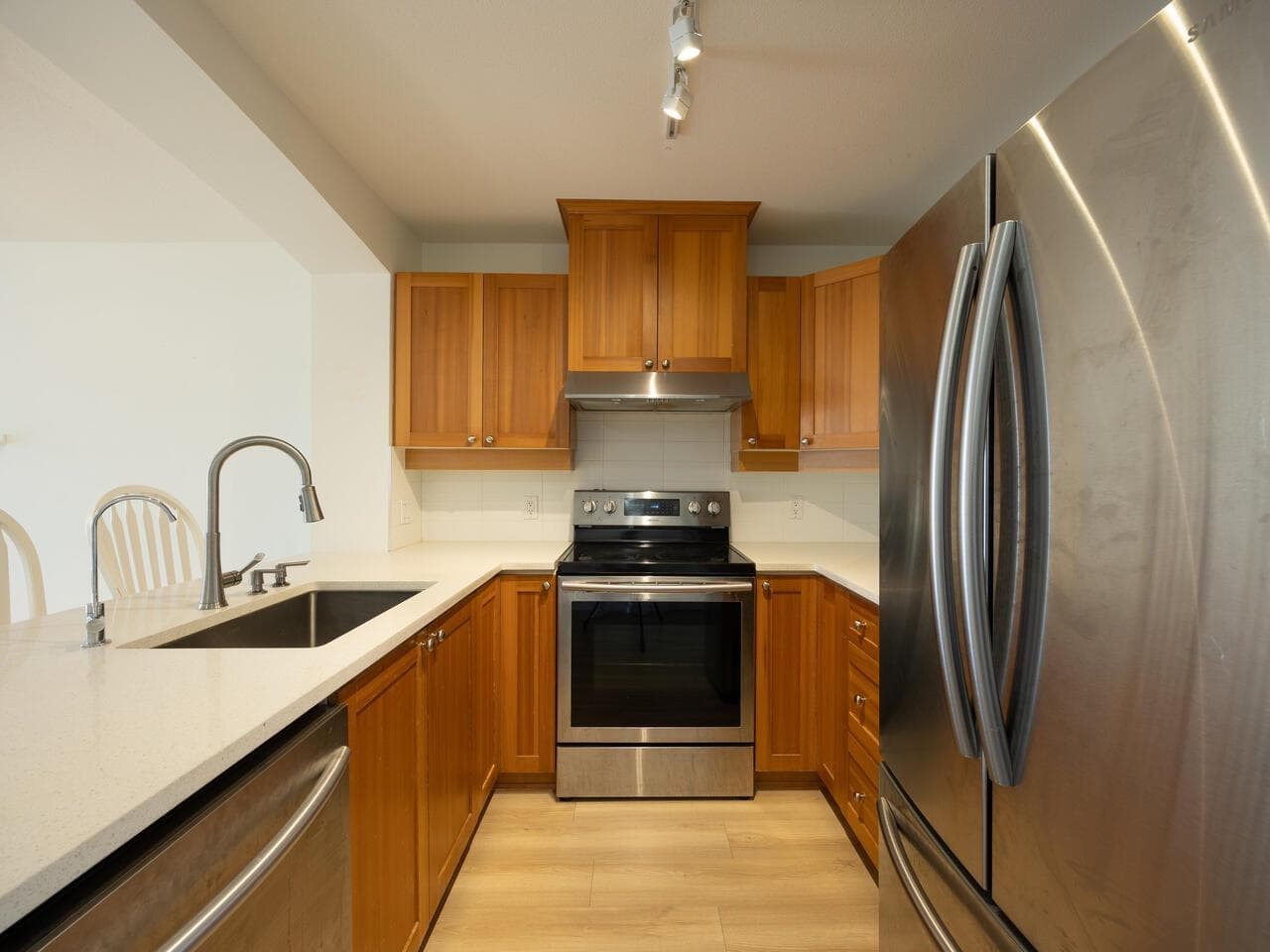 208 - 1420 Parkway Boulevard, Coquitlam, V3E 3J6 — photo 3