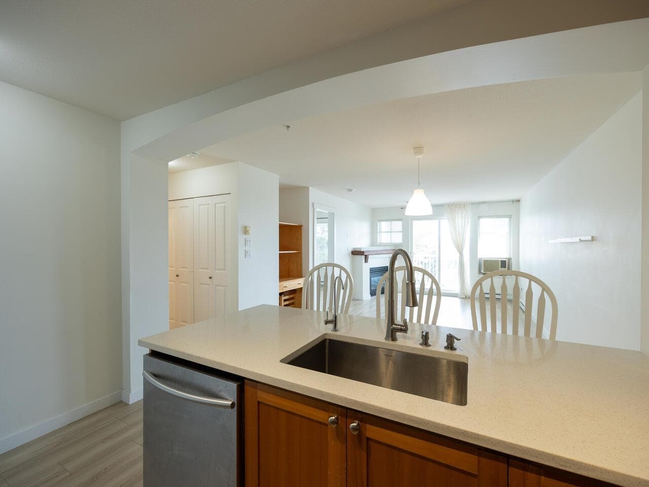 208 - 1420 Parkway Boulevard, Coquitlam, V3E 3J6 — photo 4