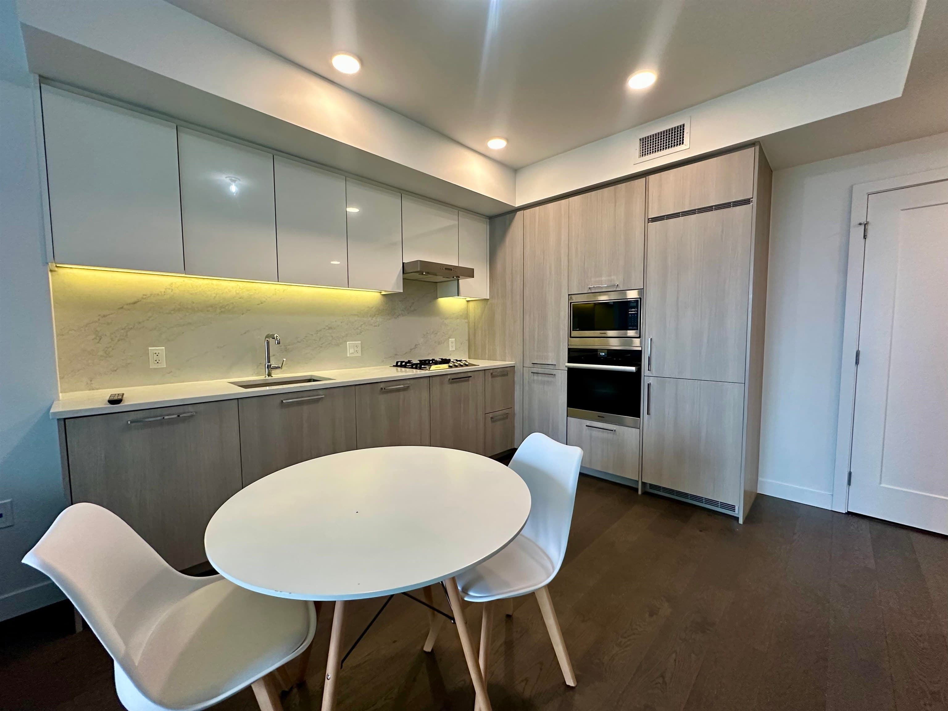 812 - 3200 Corvette Way, Richmond, V6X 0T8 — photo 4