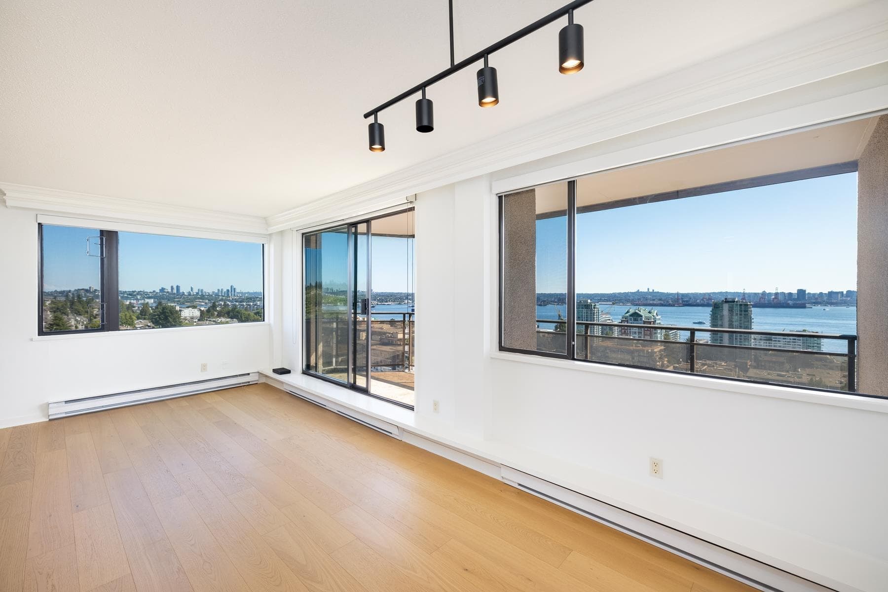 1202 - 444 Lonsdale Avenue, North Vancouver, V7M 3H5 — photo 3