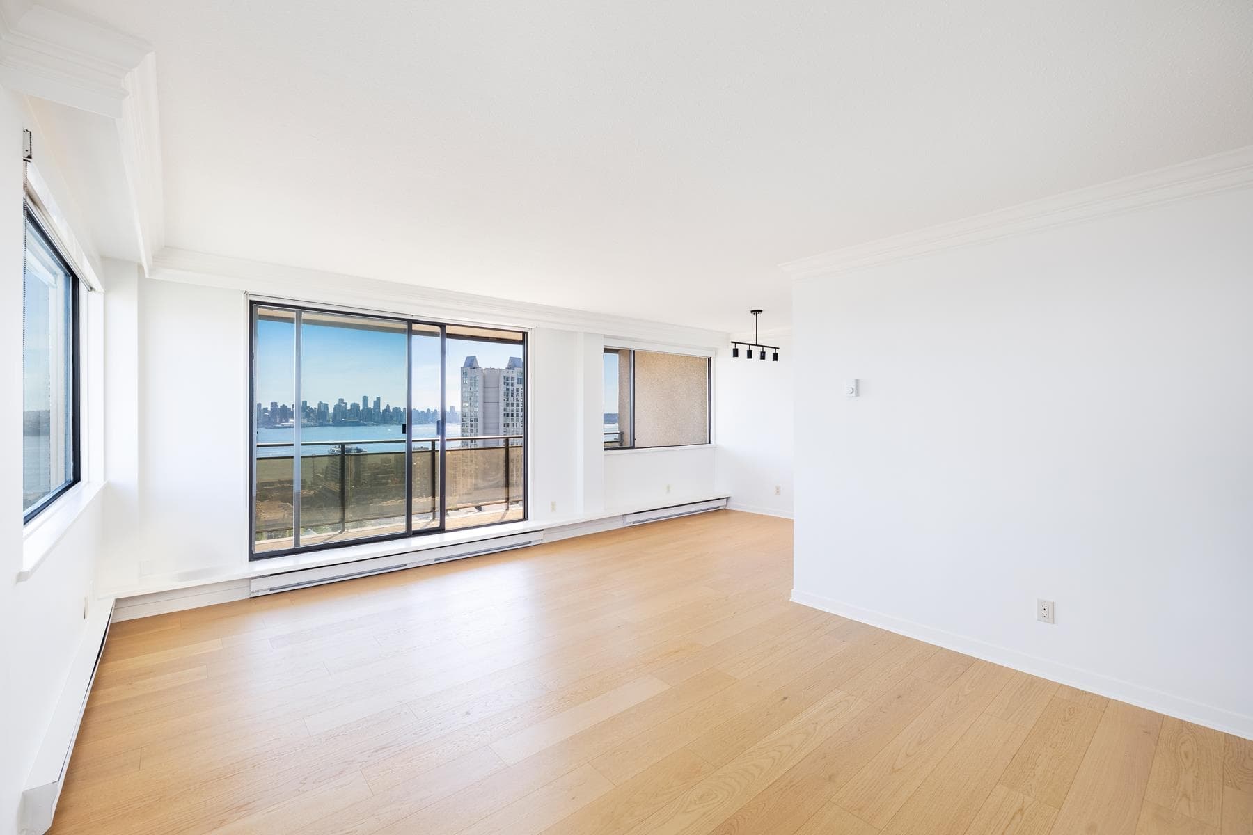 1202 - 444 Lonsdale Avenue, North Vancouver, V7M 3H5 — photo 5