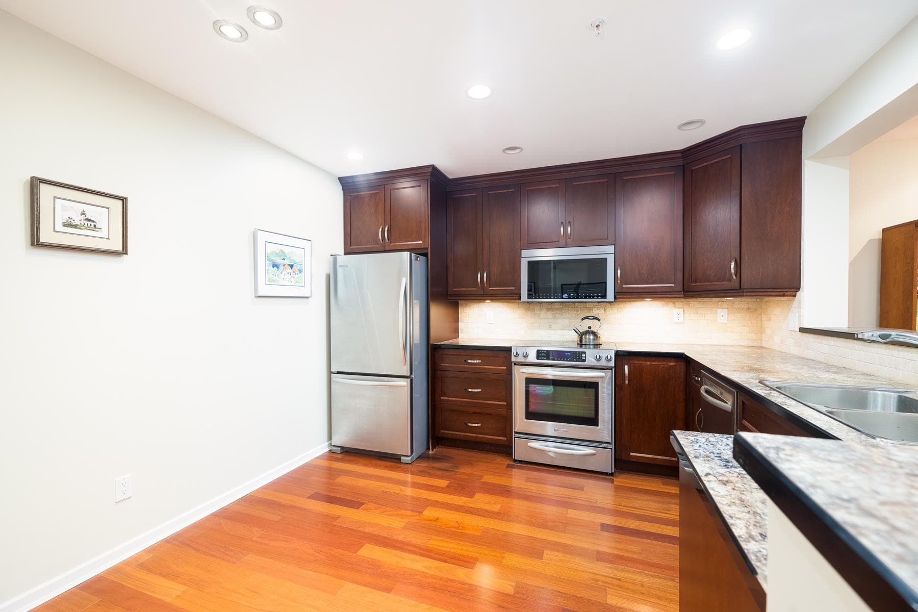 210 - 15155 22 Avenue, Surrey, V4A 9T4 — photo 4