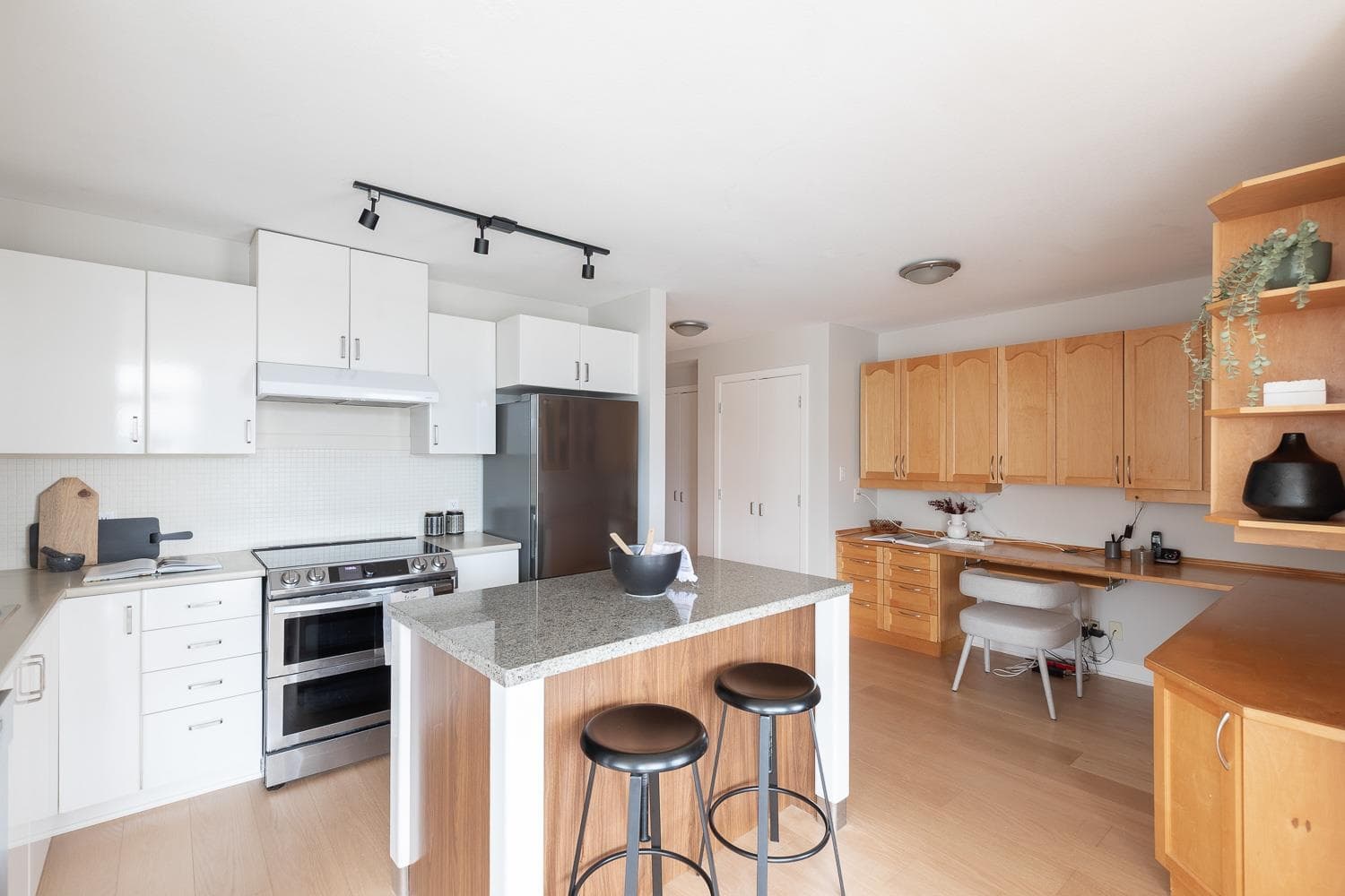 1406 - 155 W 1st Street, North Vancouver, V7M 3N8 — photo 2