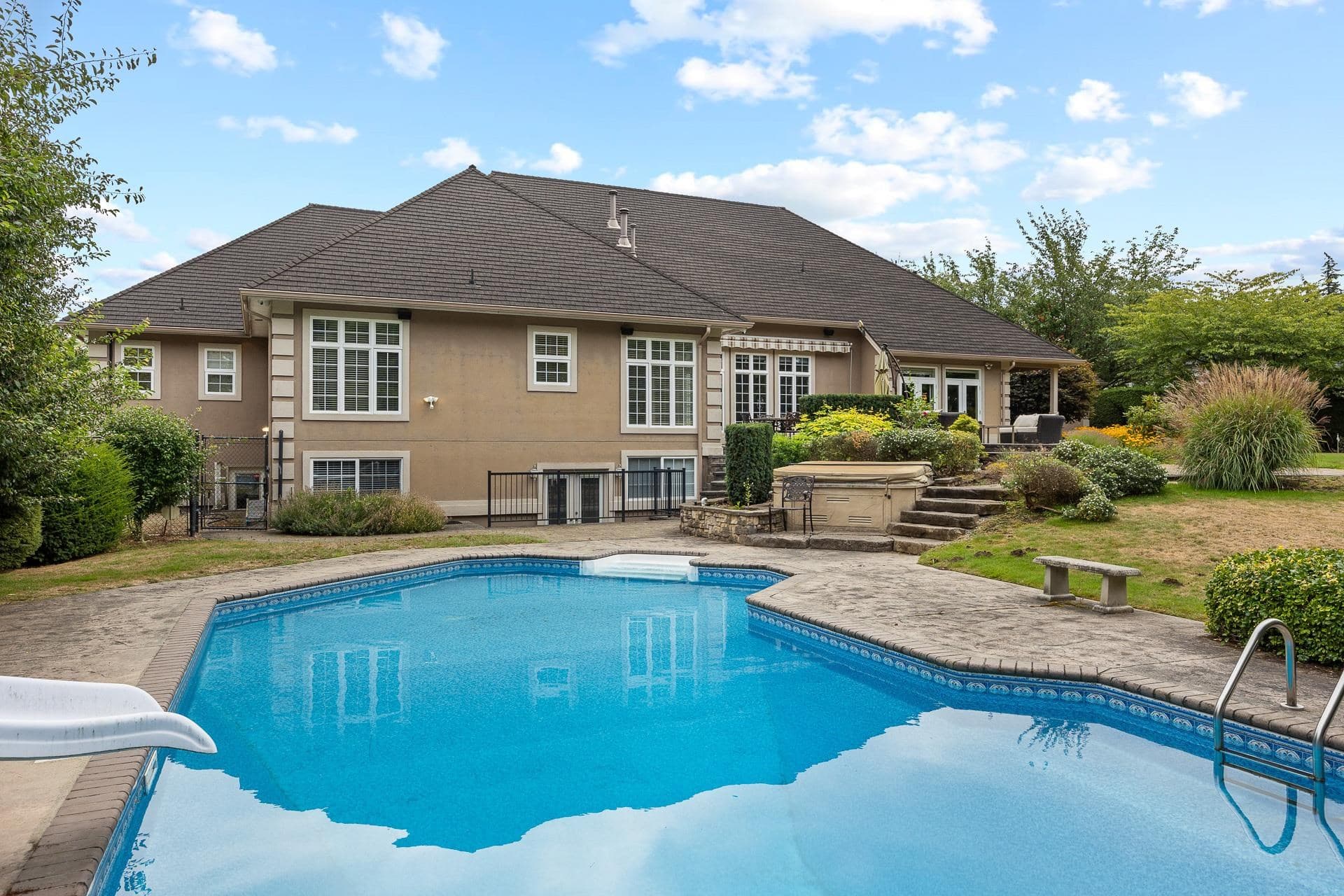 2621 166a Street, Surrey, V3Z 9X1 — photo 1