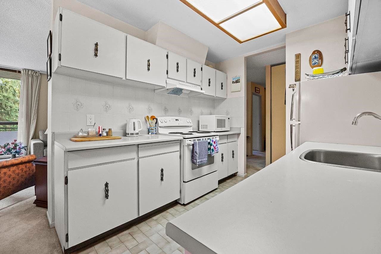 404 - 3737 Bartlett Court, Burnaby, V3J 7E3 — photo 3
