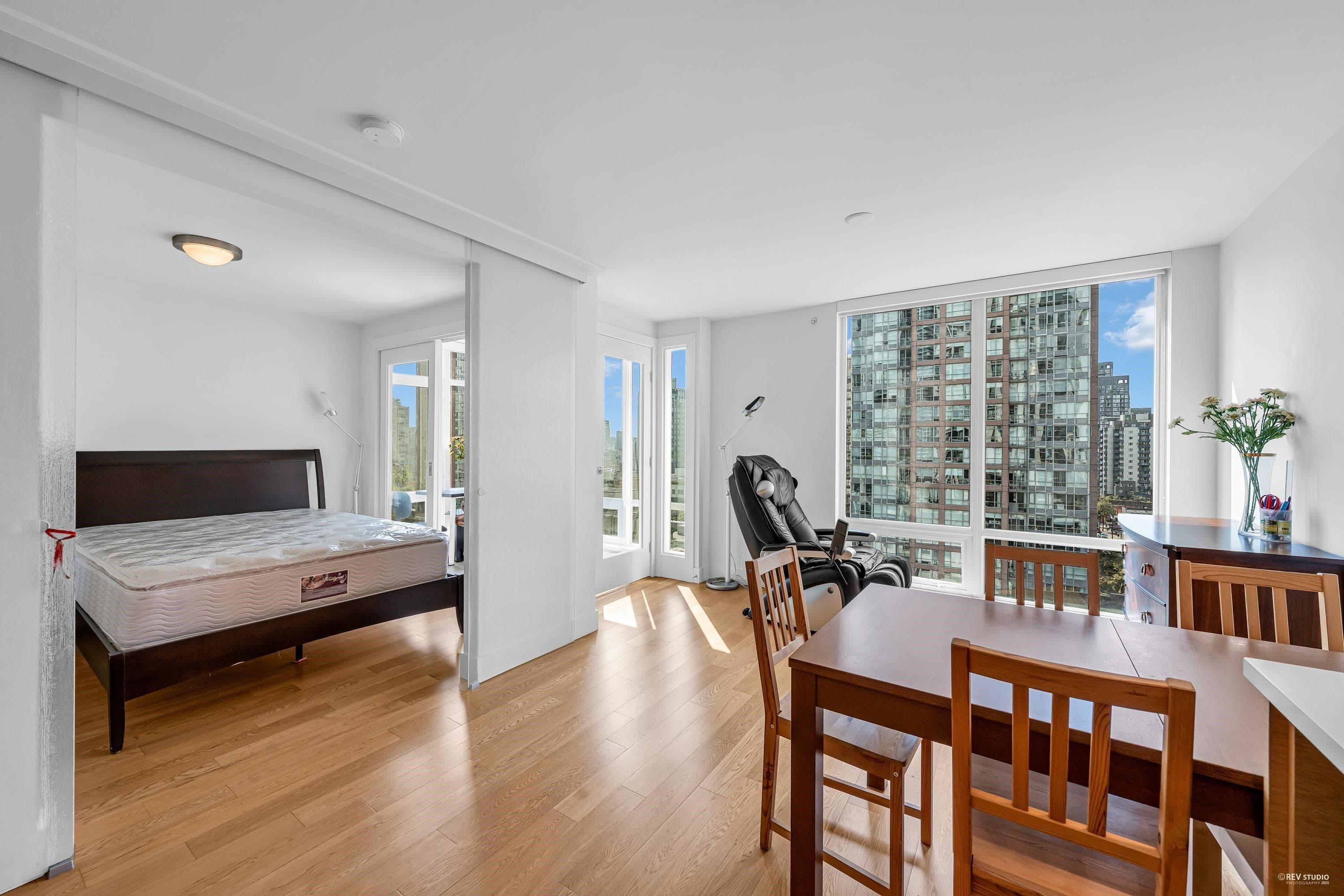 1002 - 565 Smithe Street, Vancouver, V6B 0E4 — photo 3