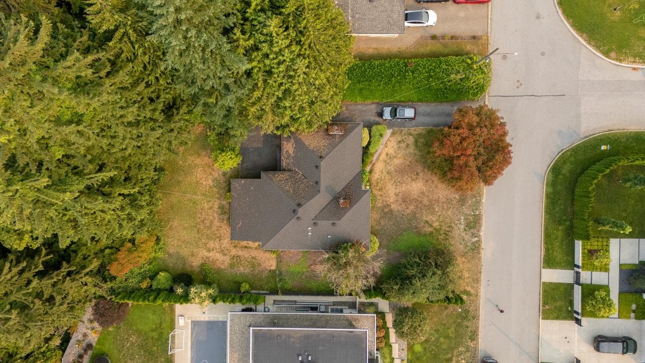 4275 Lions Avenue, North Vancouver, V7R 3S2 — photo 2