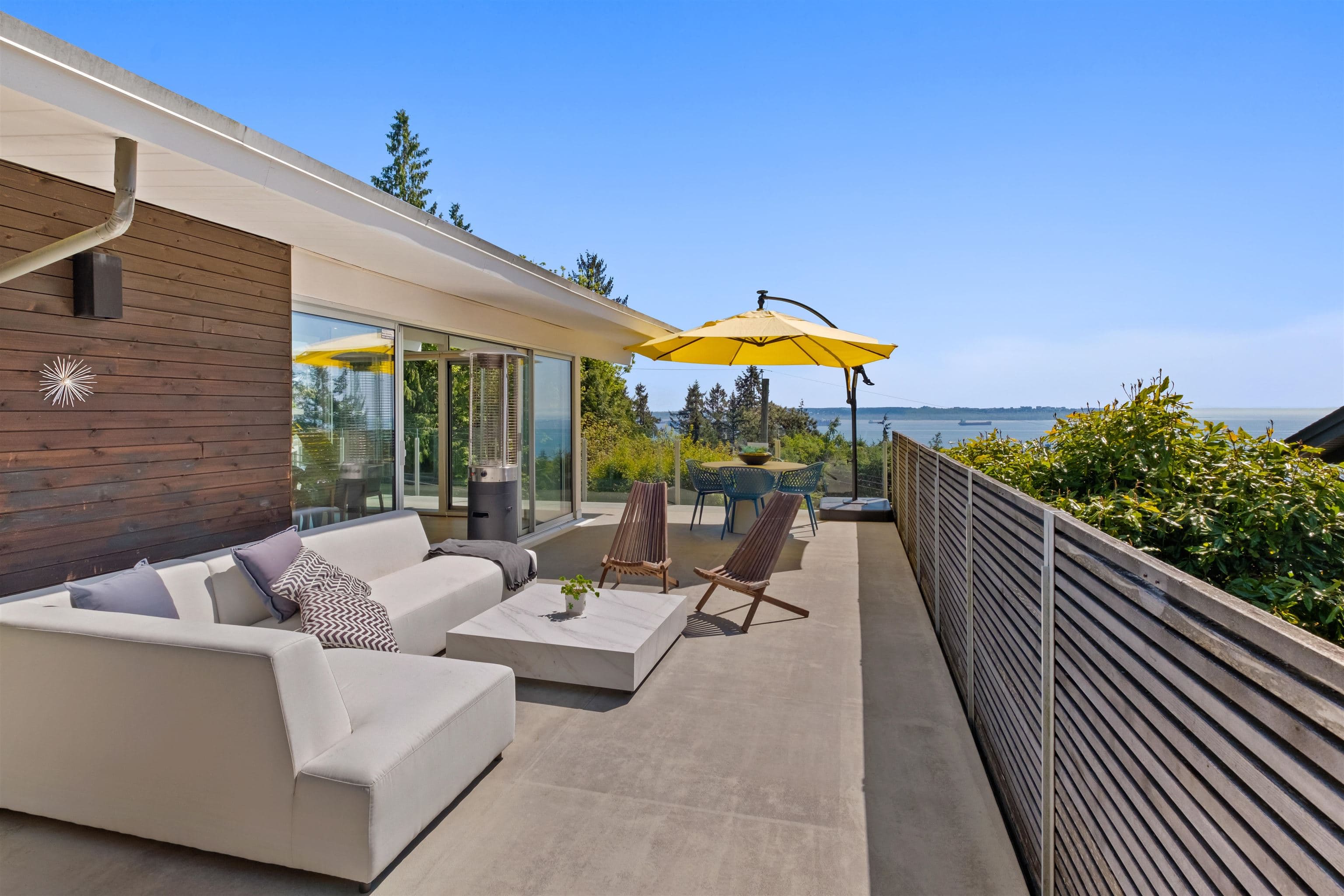 4045 Bayridge Avenue, West Vancouver, V7V 3J9 — photo 2