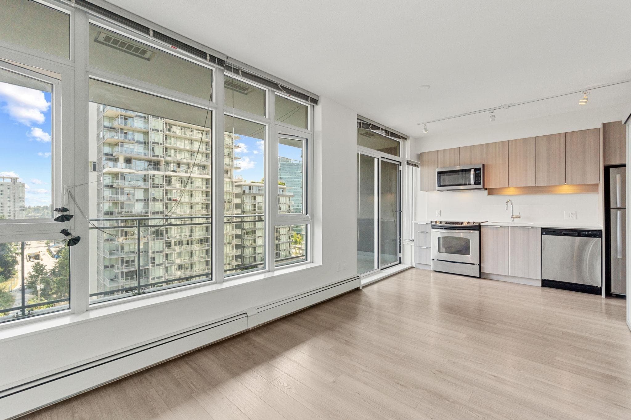 1010 - 13308 Central Avenue, Surrey, V3T 0M4 — photo 2