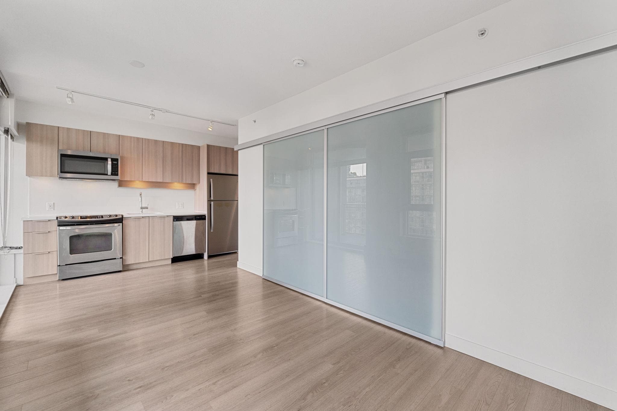 1010 - 13308 Central Avenue, Surrey, V3T 0M4 — photo 5