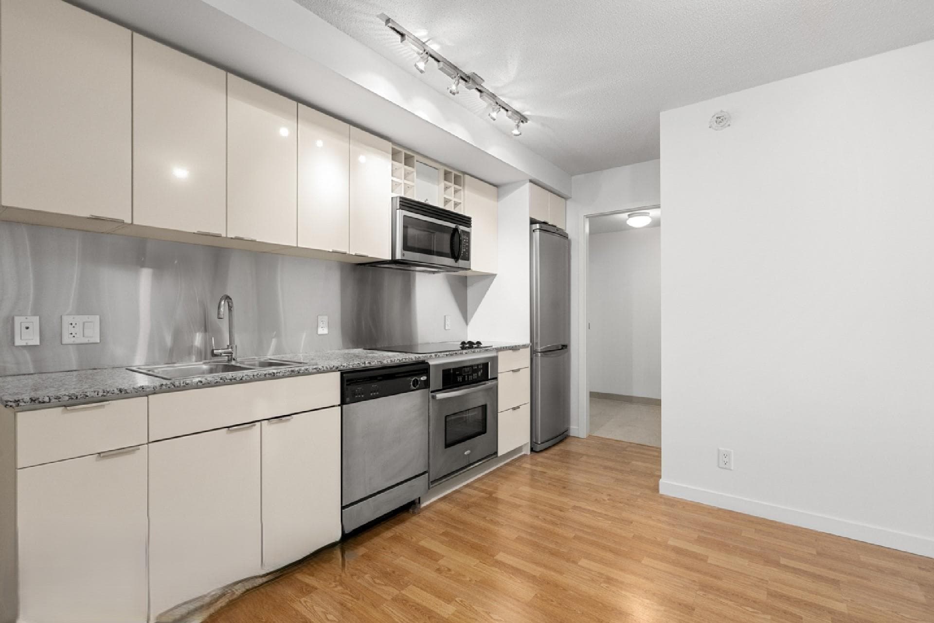 1801 - 788 Hamilton Street, Vancouver, V6B 0E9 — photo 5