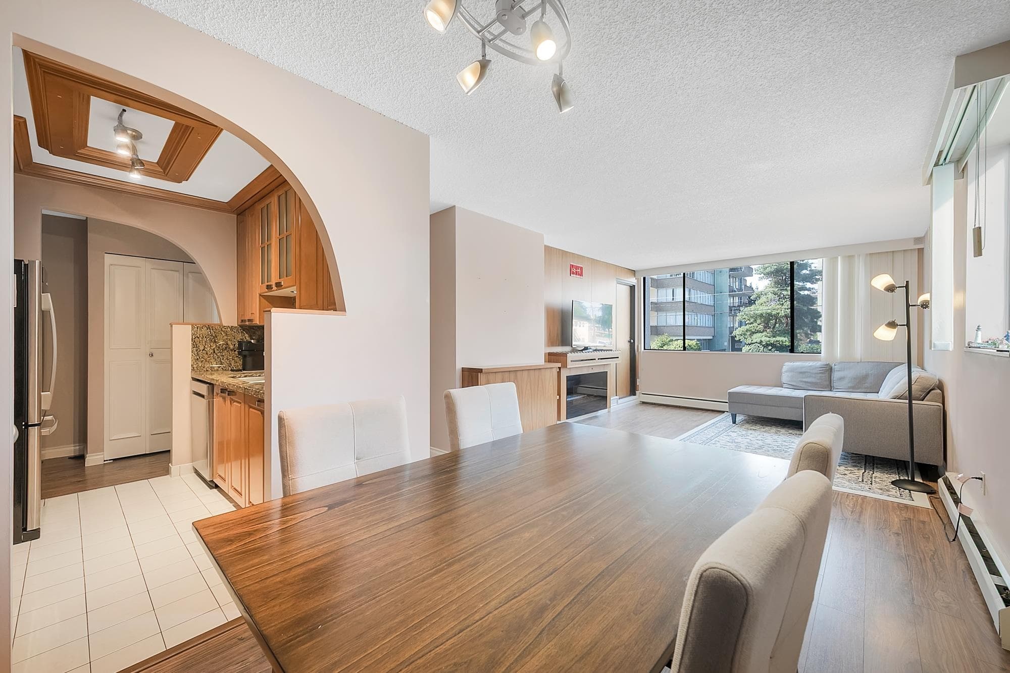 203 - 620 Seventh Avenue, New Westminster, V3M 5T6 — photo 1