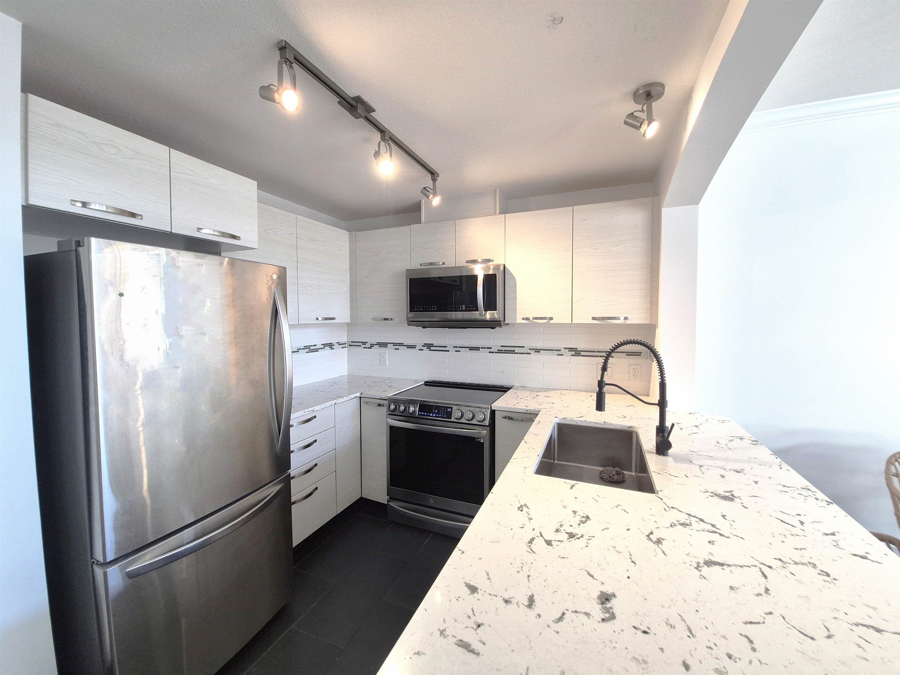 405 - 7478 Byrnepark Walk, Burnaby, V3N 0B5 — photo 4