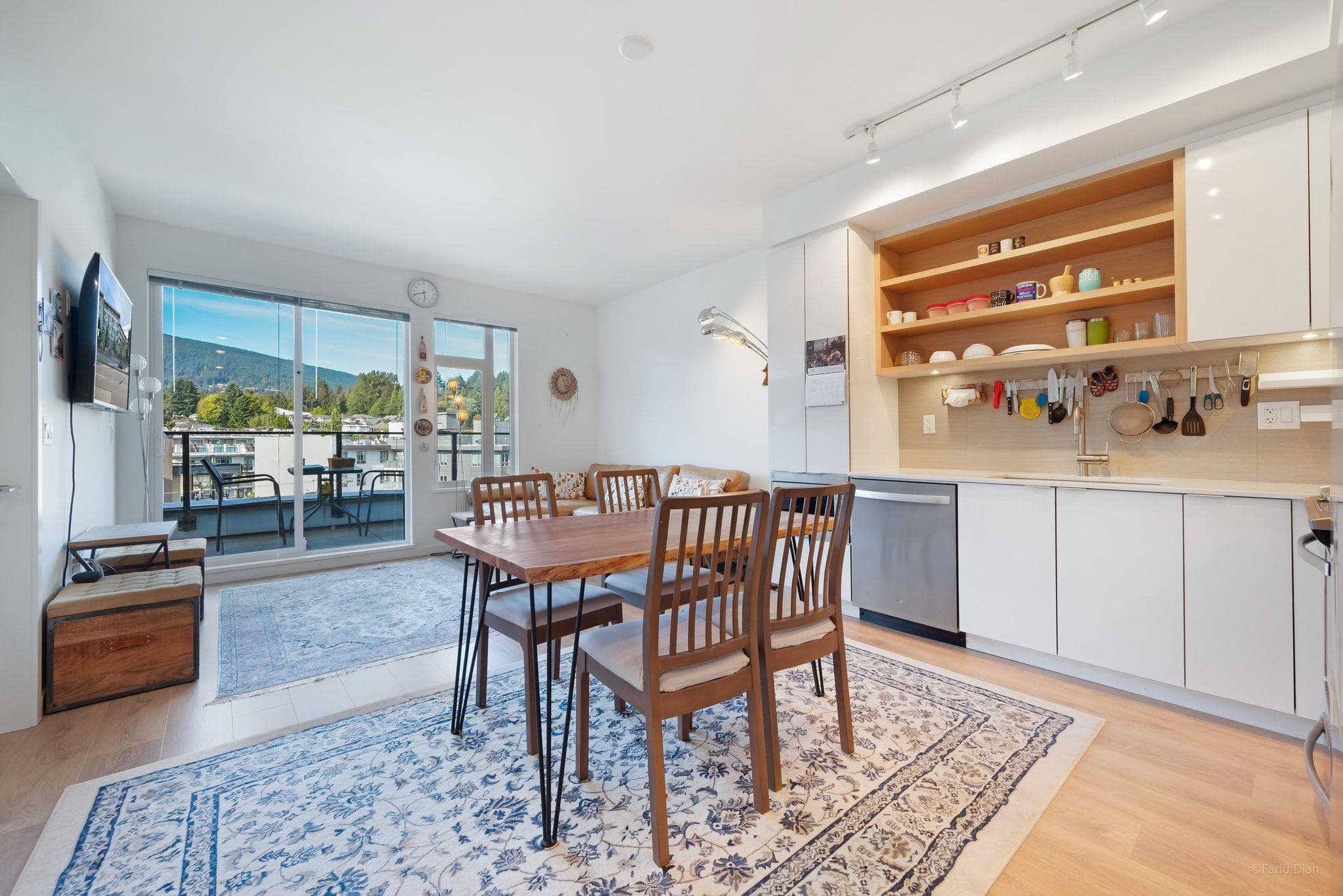 520 - 725 Marine Drive, North Vancouver, V7M 0G2 — photo 2