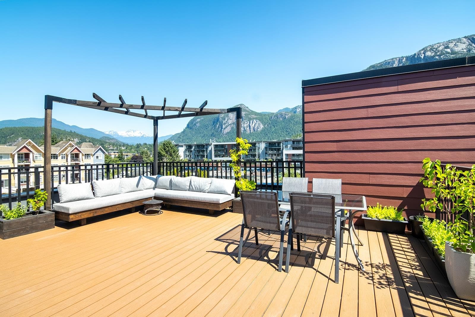 213 - 37842 Third Avenue, Squamish, V8B 1B9 — photo 2