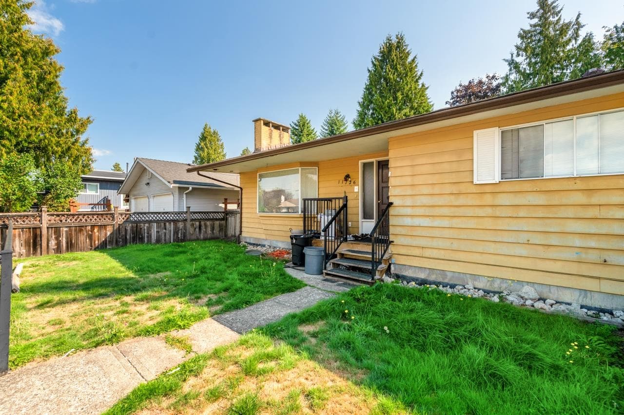 11726 94a Avenue, Delta, V4C 3S3 — photo 1