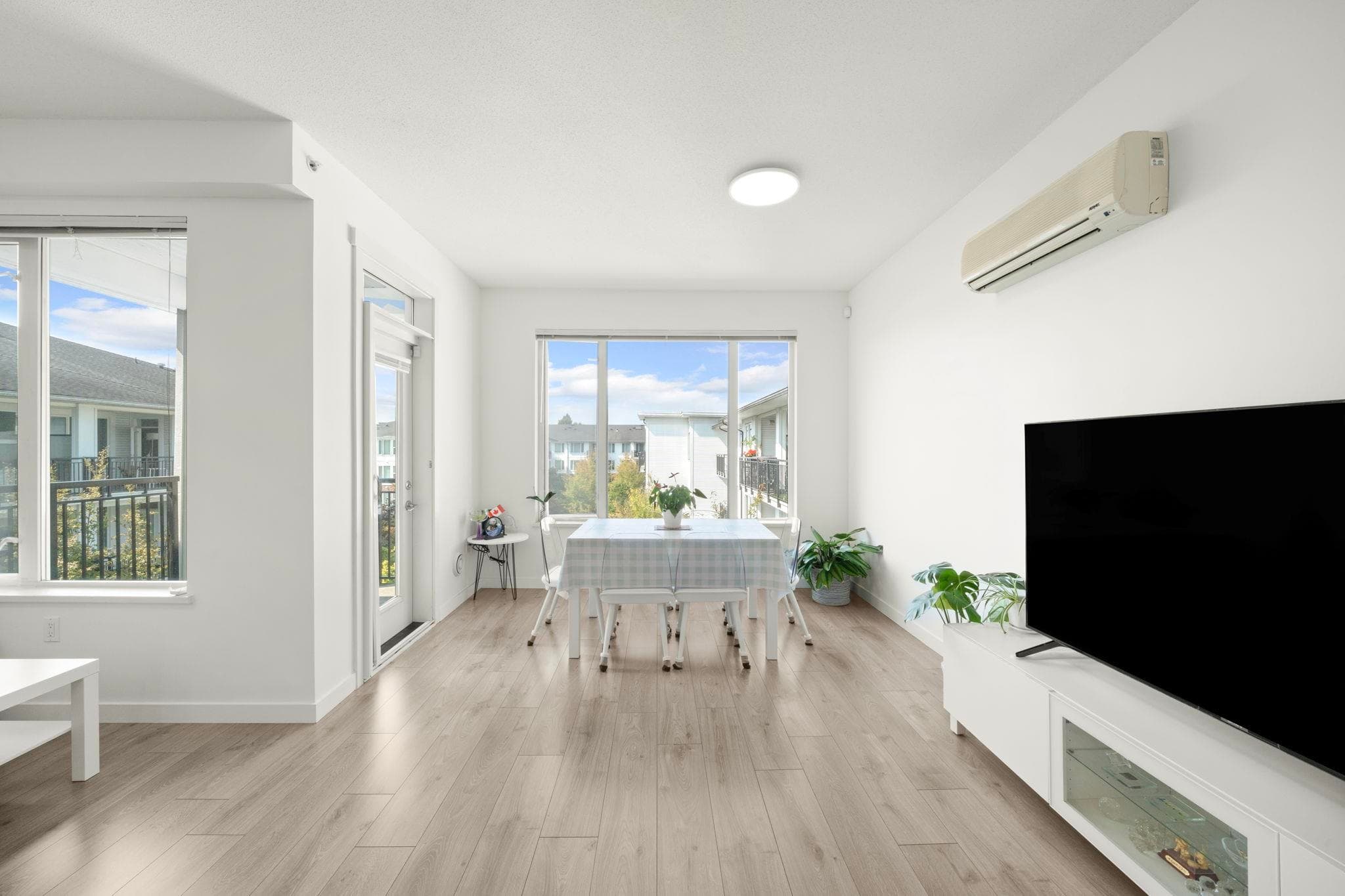 438 - 9388 Mckim Way, Richmond, V6X 0J7 — photo 2