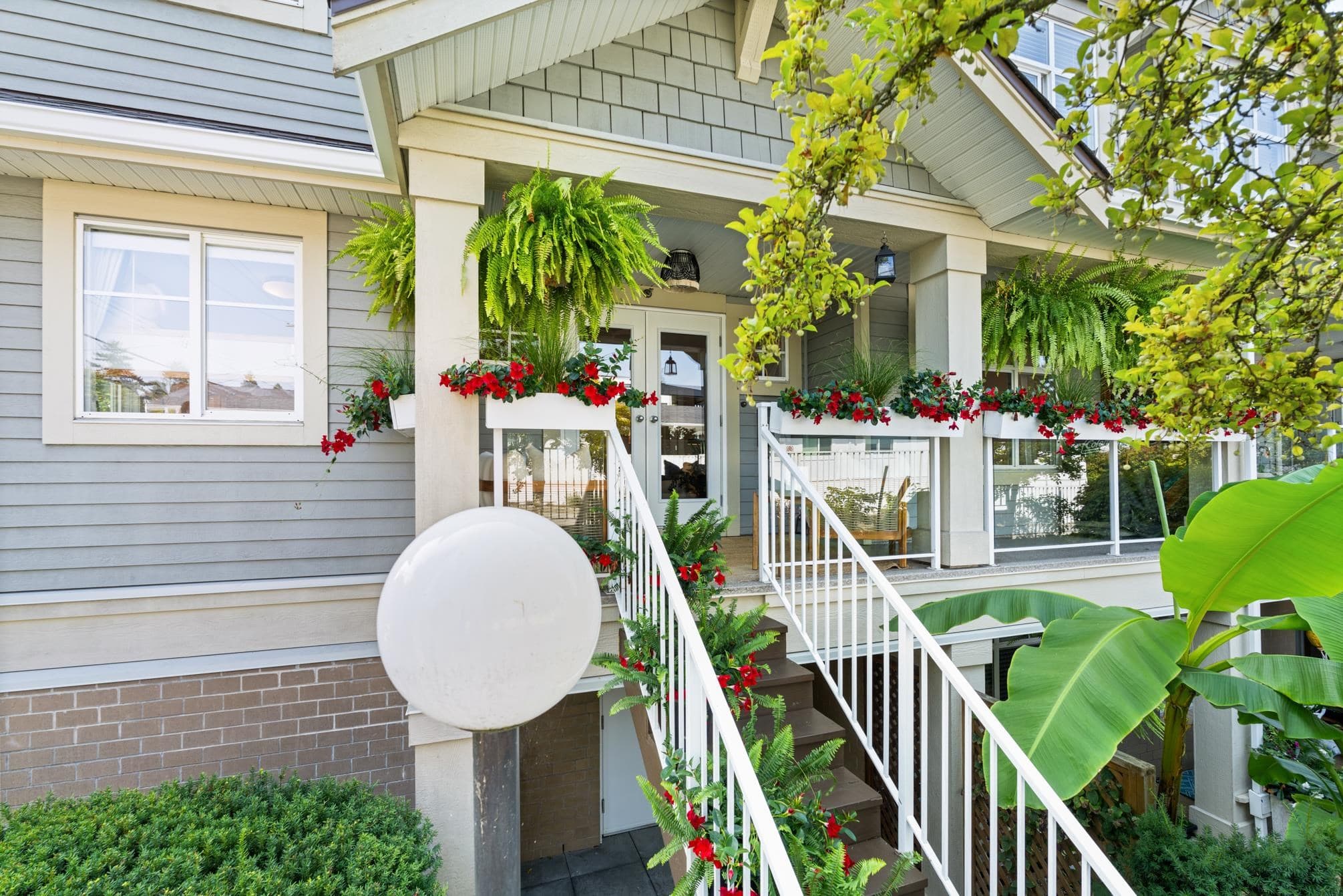 203 - 15621 Marine Drive, White Rock, V4B 1E1 — photo 1