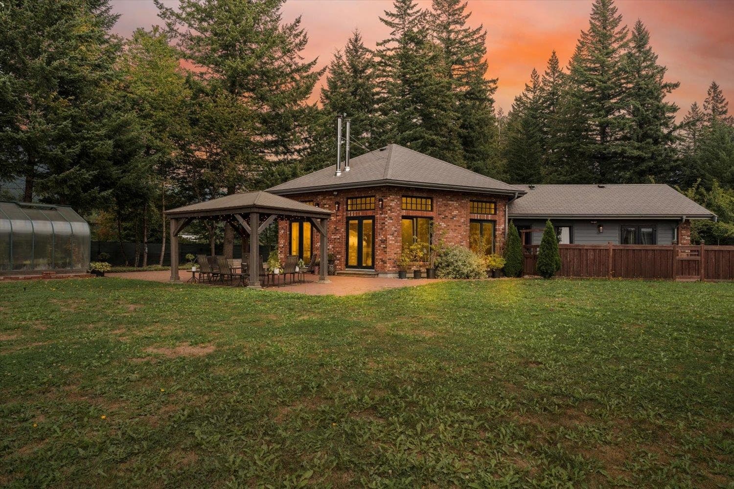 1185 Columbia Valley Road, Columbia Valley