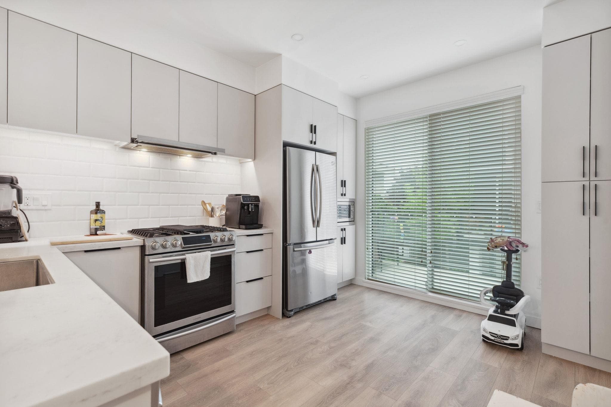 601 - 3021 St George Street, Port Moody, V3H 0K3 — photo 2