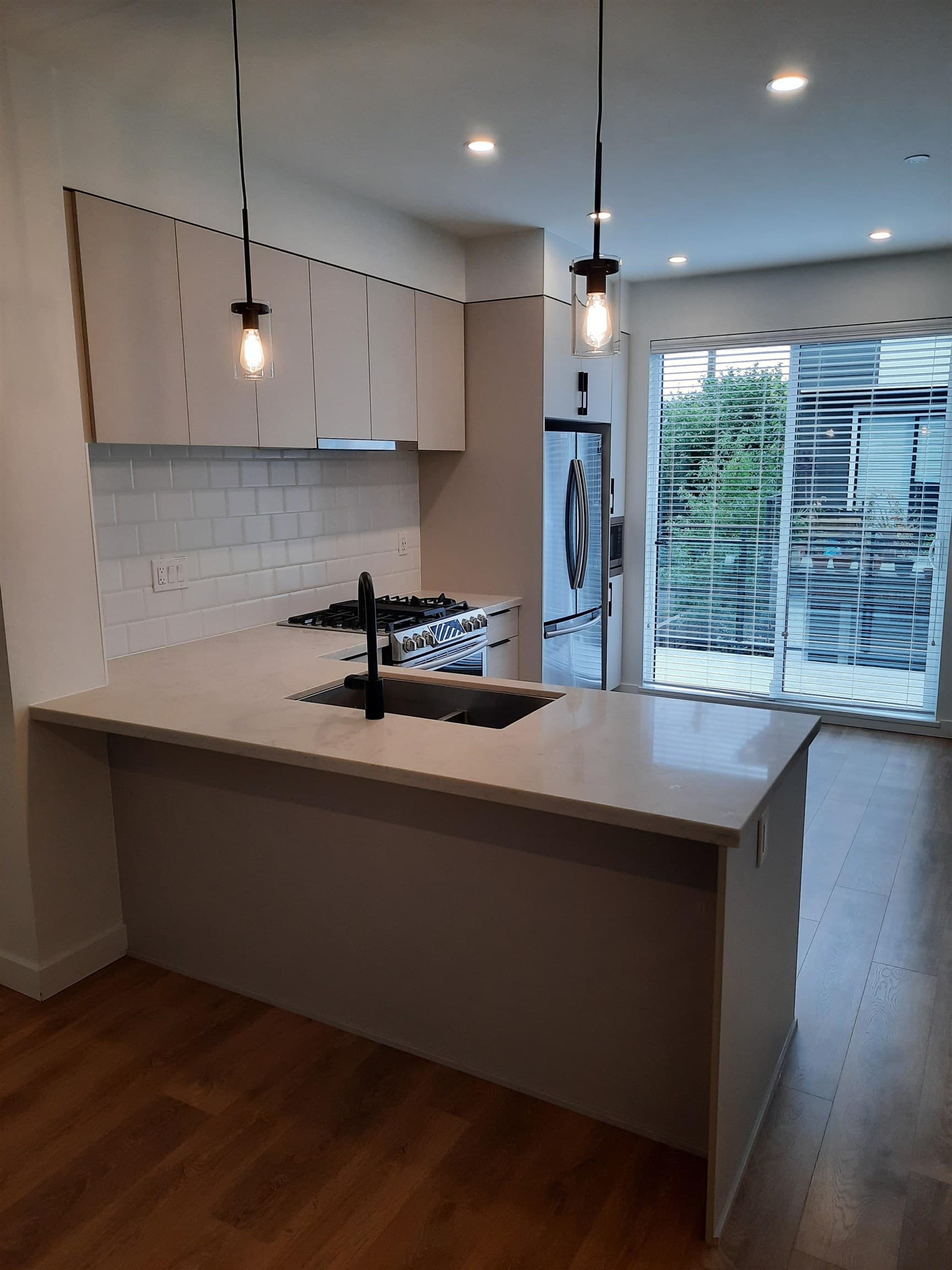 601 - 3021 St George Street, Port Moody, V3H 0K3 — photo 3