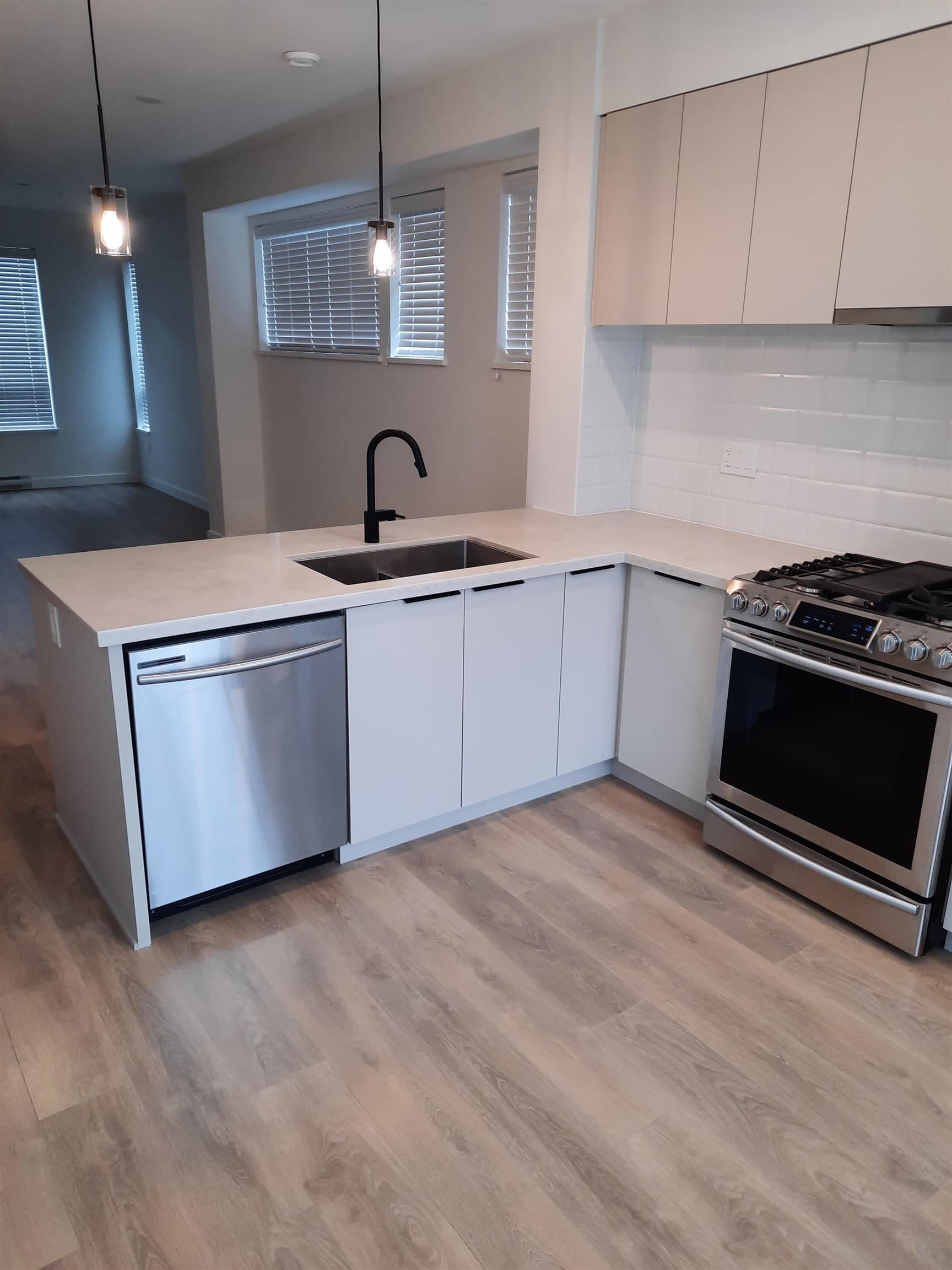 601 - 3021 St George Street, Port Moody, V3H 0K3 — photo 5