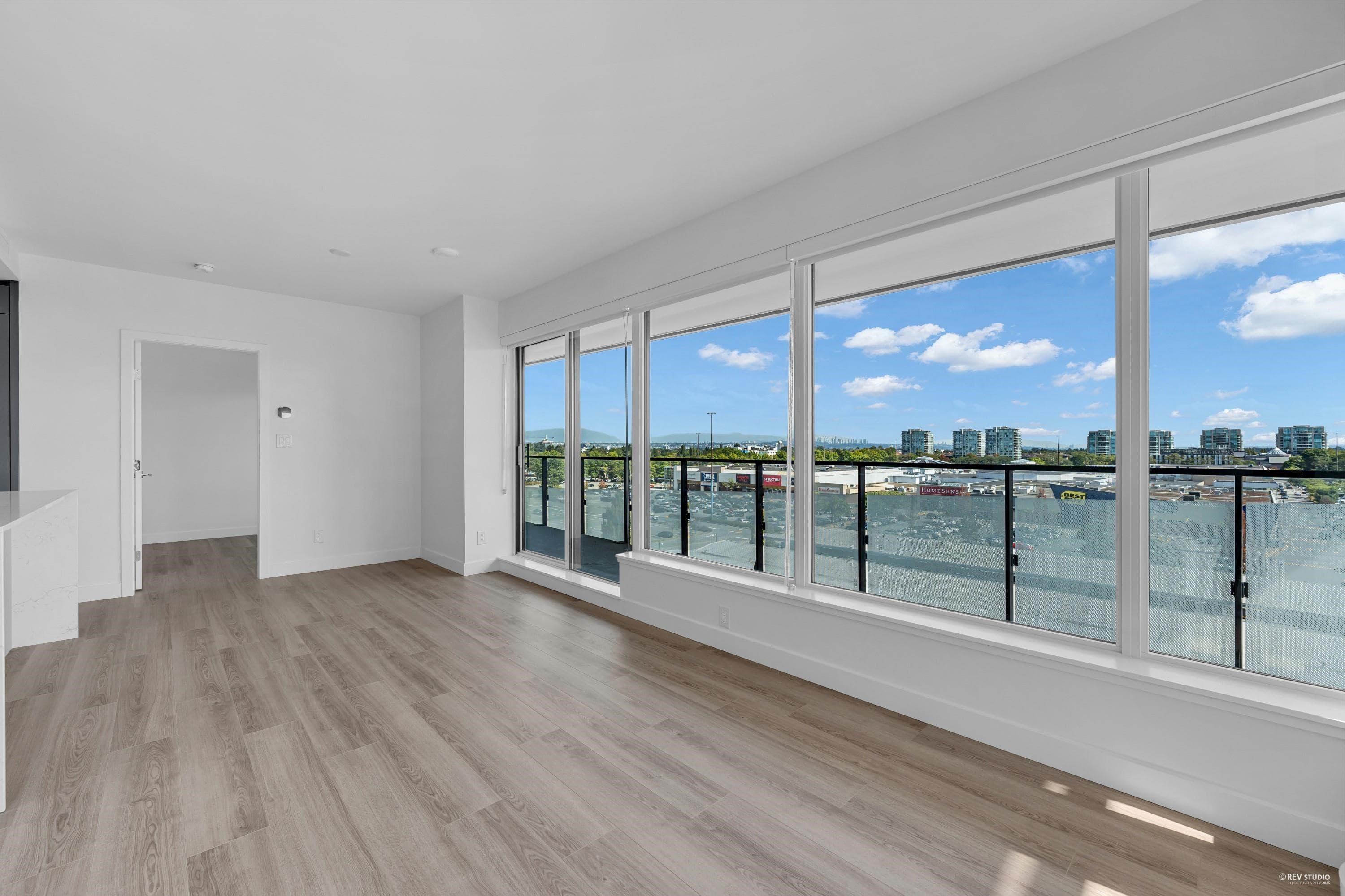 803 - 5593 No. 3 Road, Richmond, V6X 0X6 — photo 3