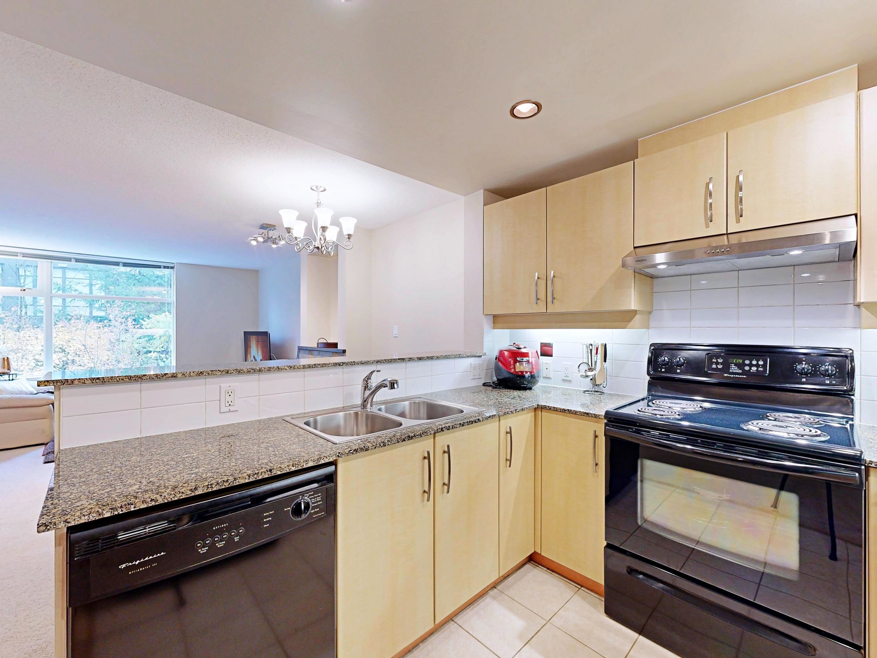 101 - 9298 University Crescent, Burnaby, V5A 4X8 — photo 5