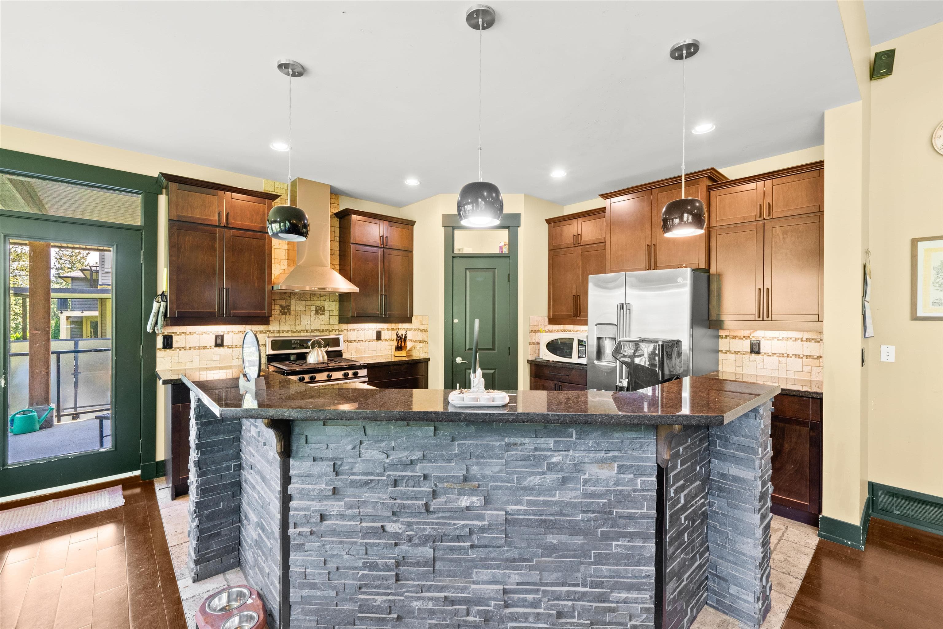 2518 Whatcom Road, Abbotsford, V3G 2L5 — photo 4