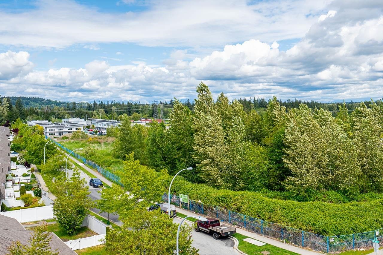 213 - 163 175a Street, Surrey, V0V 0V0 — photo 2