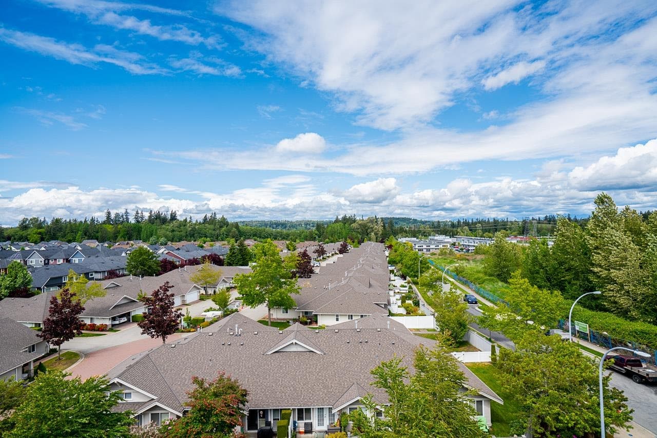213 - 163 175a Street, Surrey, V0V 0V0 — photo 1