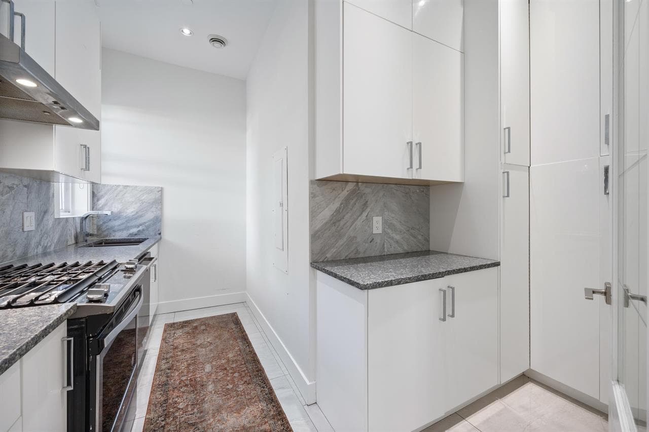 10088 121 Street, Surrey, V3V 4K5 — photo 4