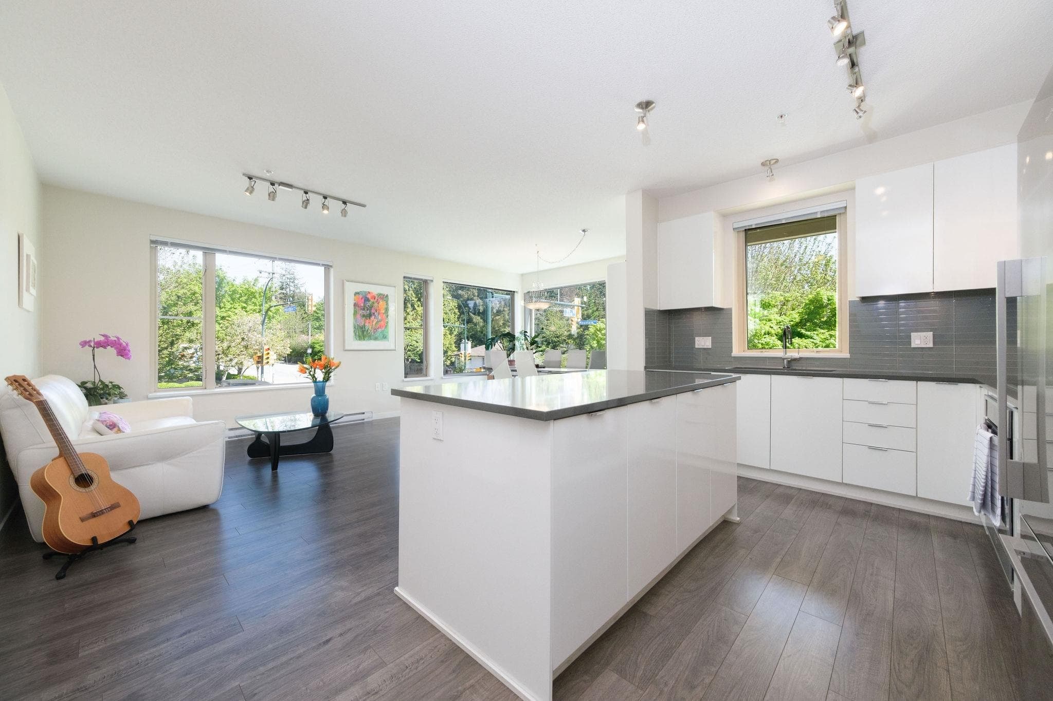 219 - 2665 Mountain Highway, Vancouver, V7J 0A8 — photo 2
