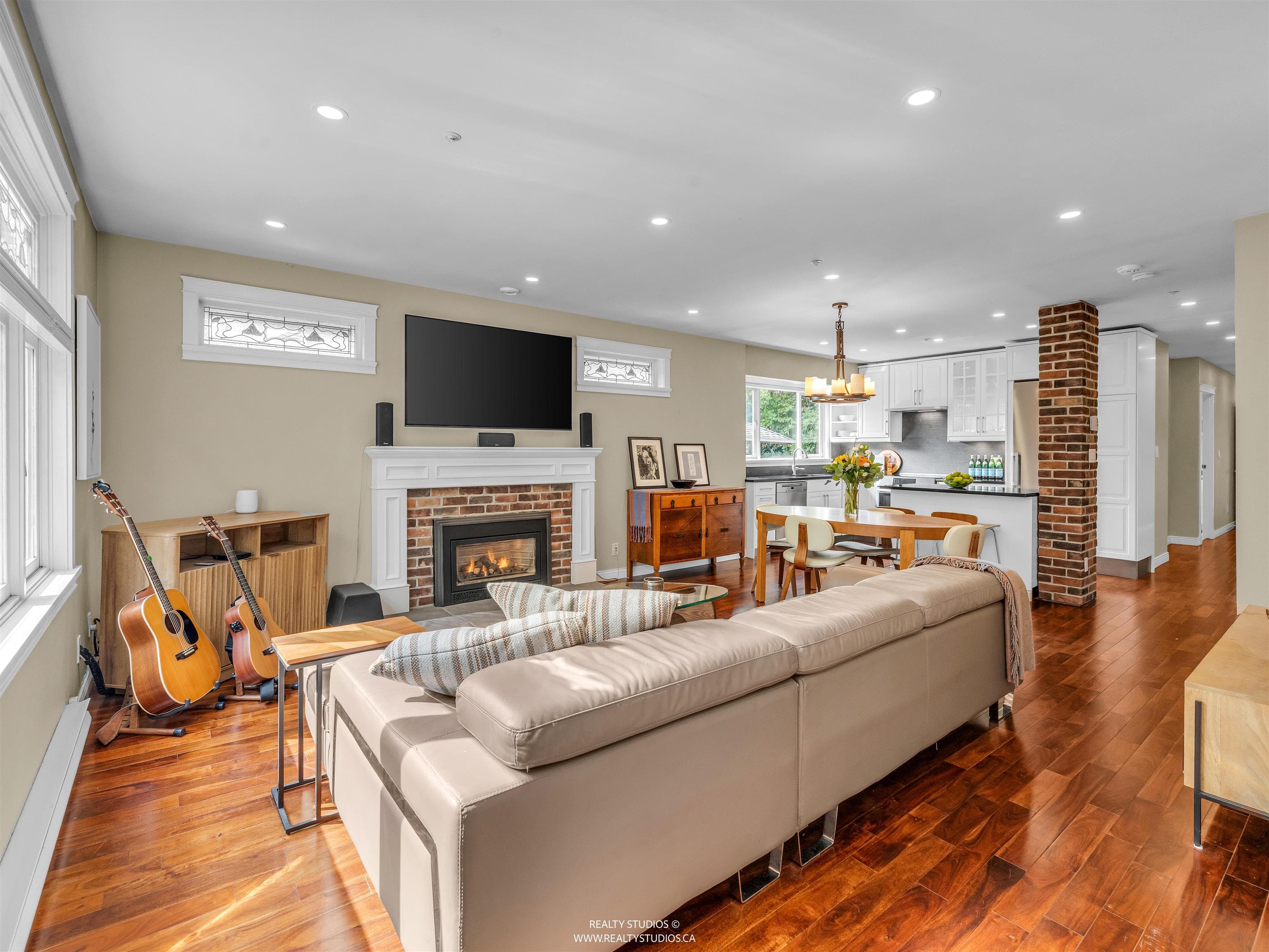 4 - 2535 W 6th Avenue, Vancouver, V6K 1W4 — photo 2