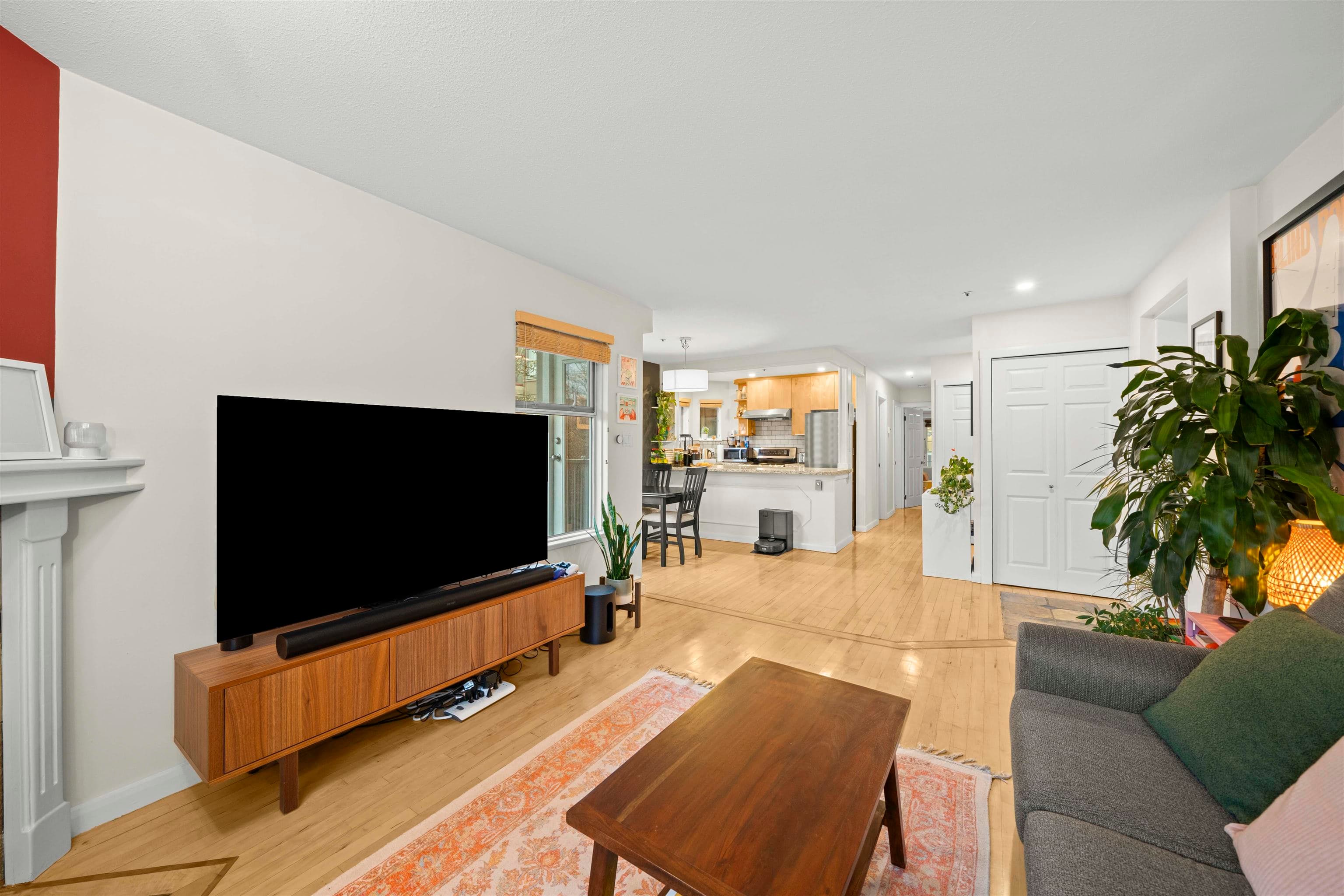 201 - 1868 W 8th Avenue, Vancouver, V6J 5G3 — photo 2