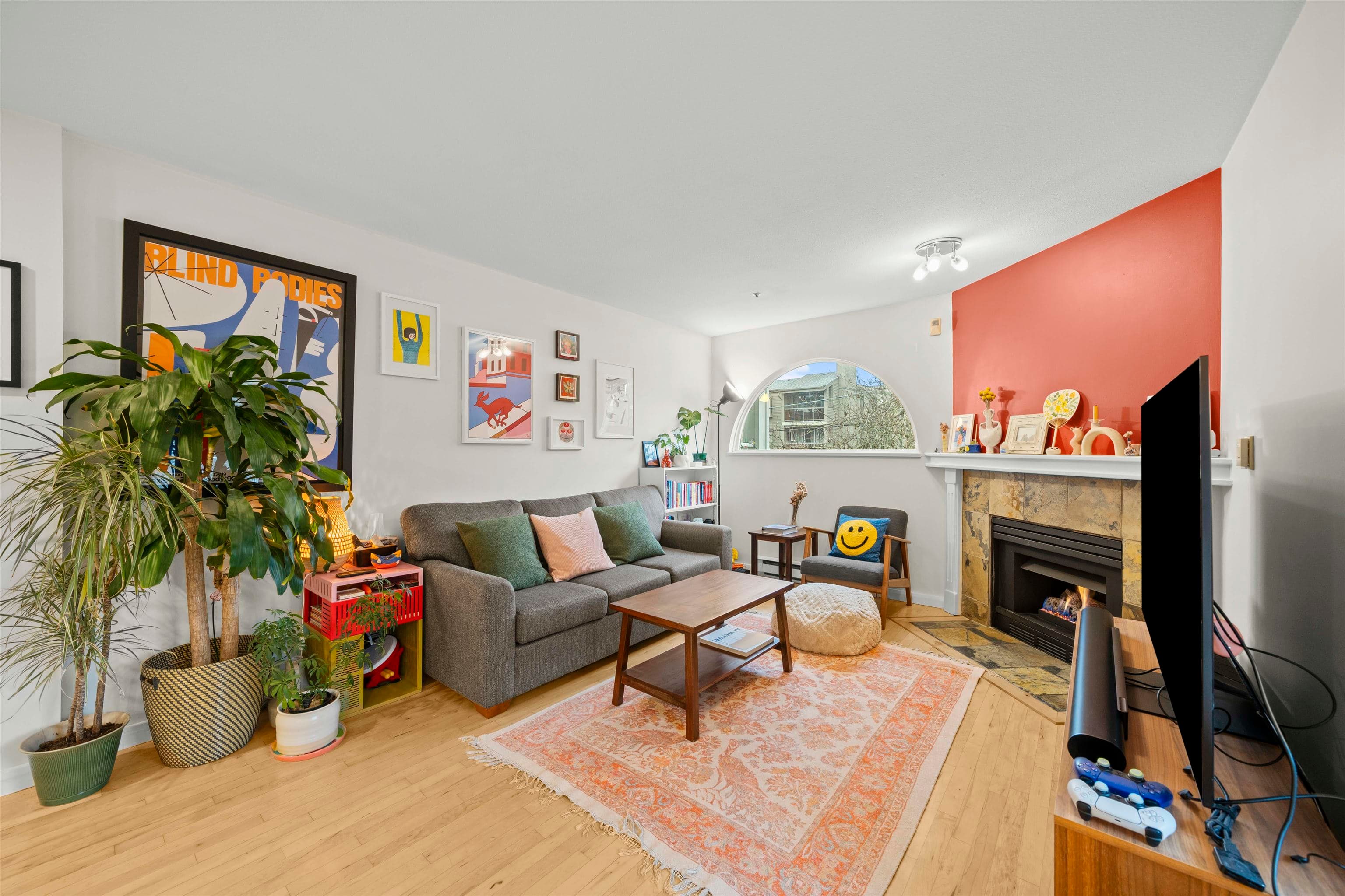 201 - 1868 W 8th Avenue, Vancouver