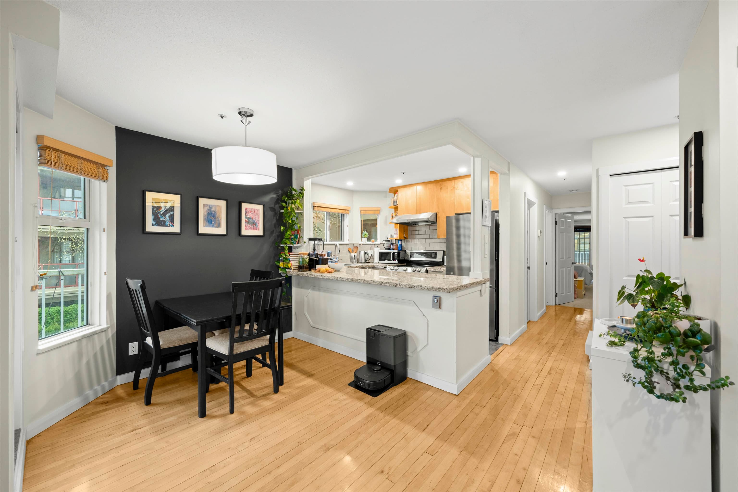 201 - 1868 W 8th Avenue, Vancouver, V6J 5G3 — photo 4