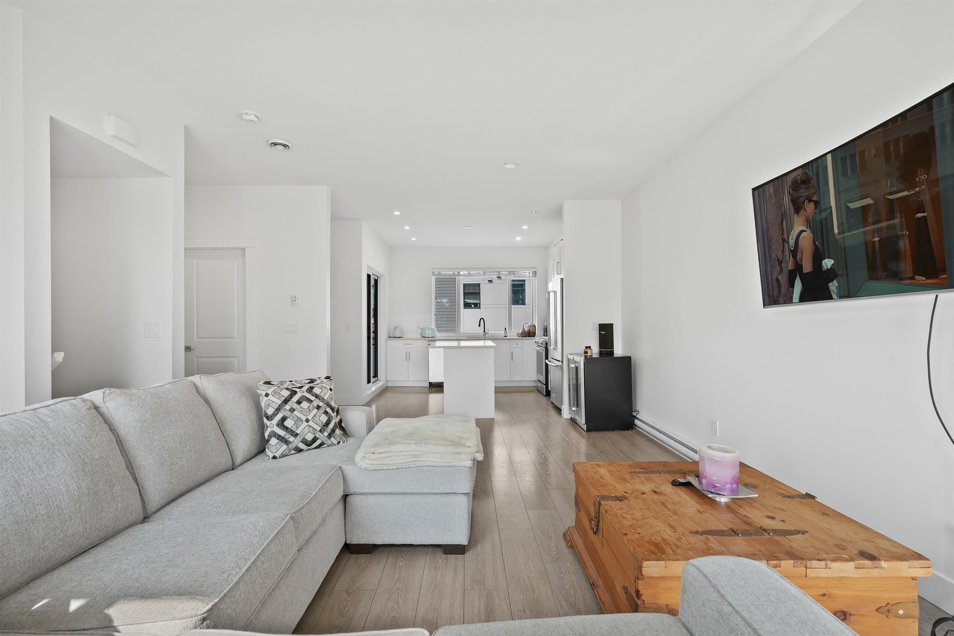 8 - 16433 19th Avenue, Surrey