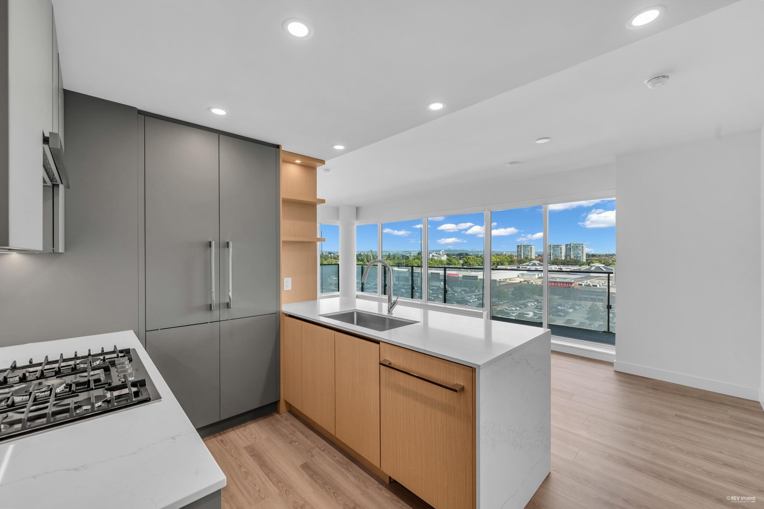 902 - 5593 No.3 Road, Richmond, V6X 2C7 — photo 2