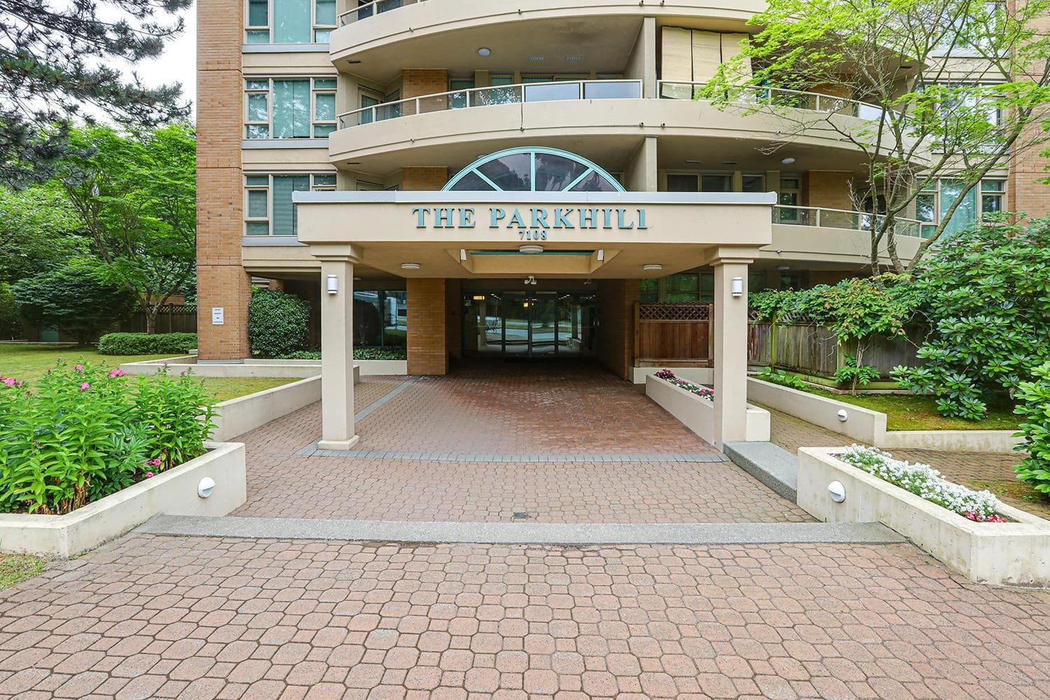 702 - 7108 Edmonds Street, Burnaby, V3N 4X9 — photo 2