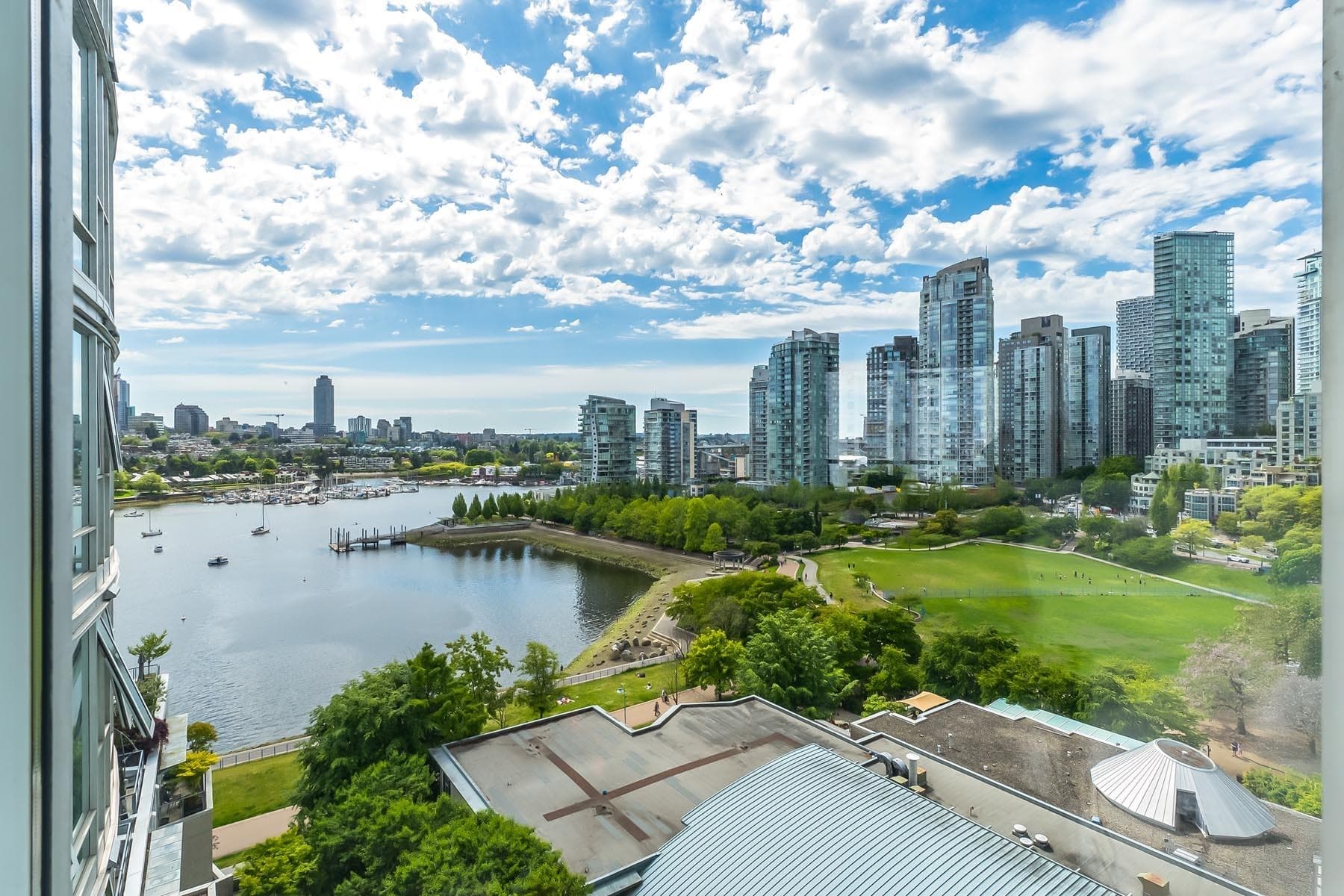 1605 - 1383 Marinaside Crescent, Vancouver, V6Z 2W9 — photo 2