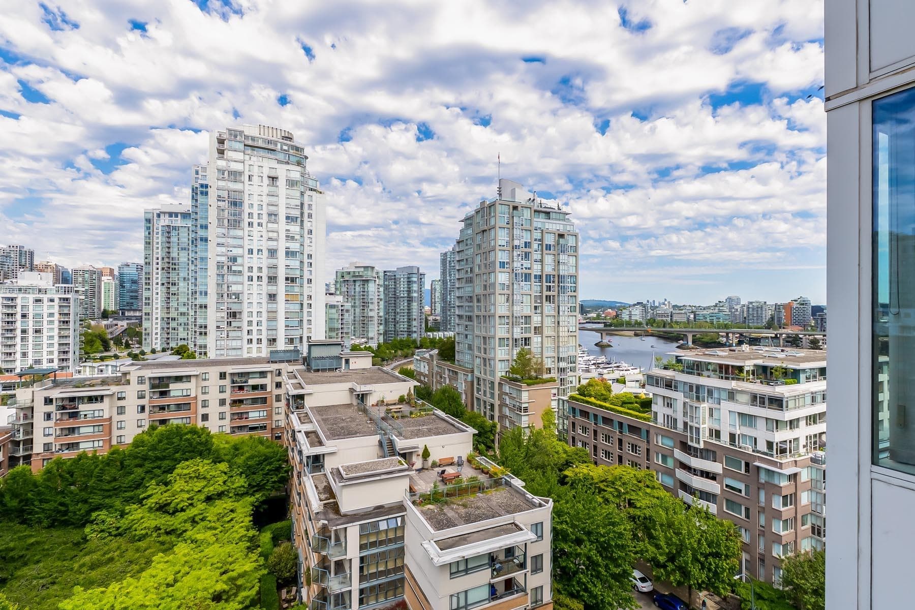 1605 - 1383 Marinaside Crescent, Vancouver, V6Z 2W9 — photo 3