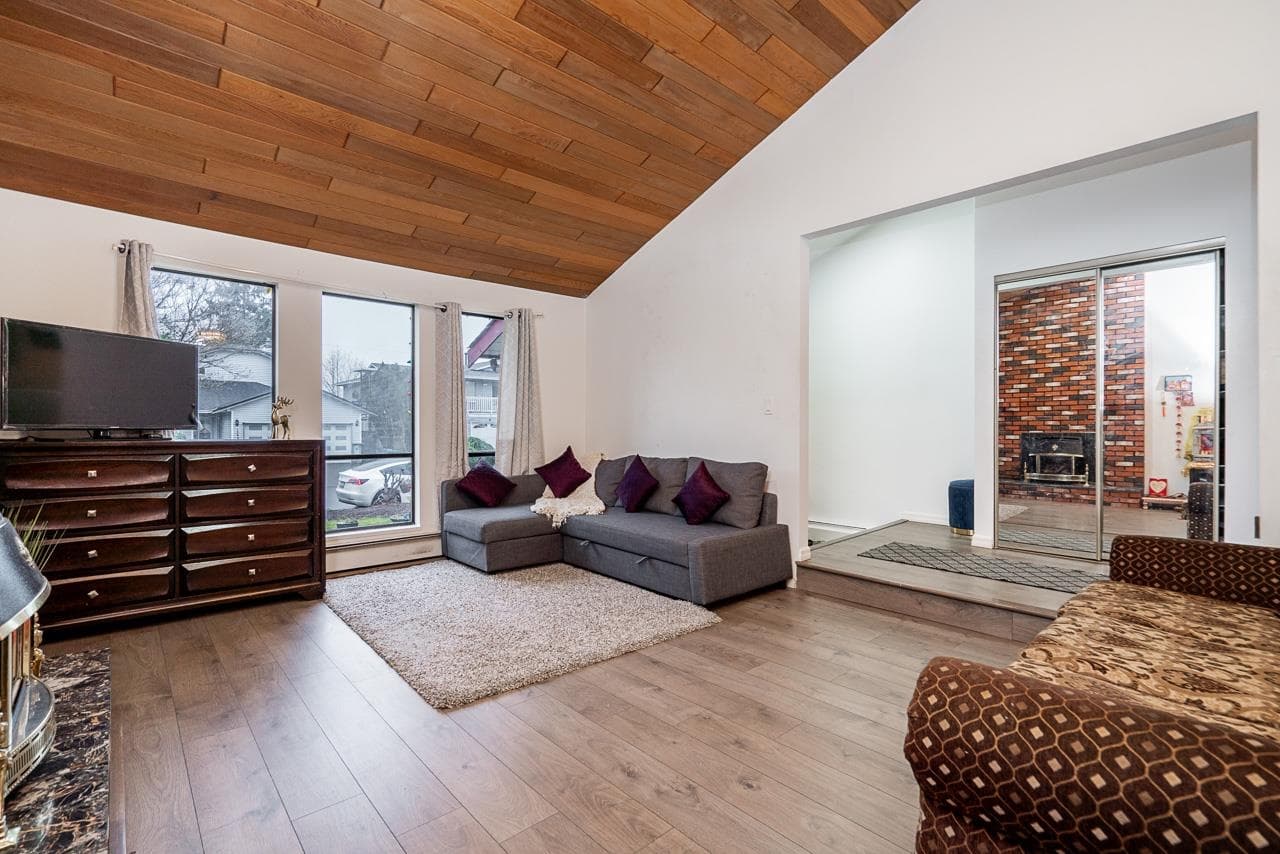 15672 99b Avenue, Surrey, V4N 2W3 — photo 3