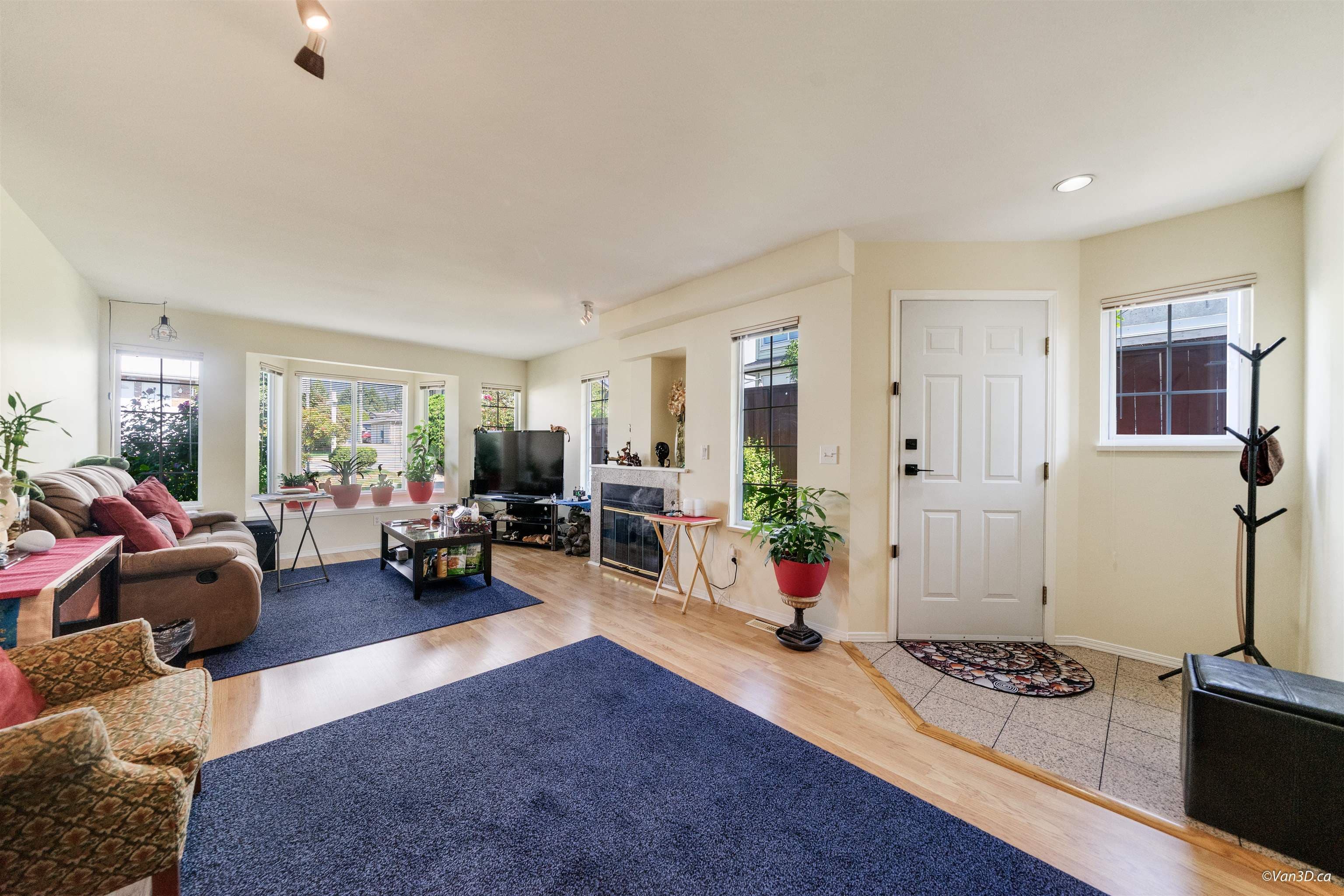 215 W 18th Street, North Vancouver, V7M 1W7 — photo 2