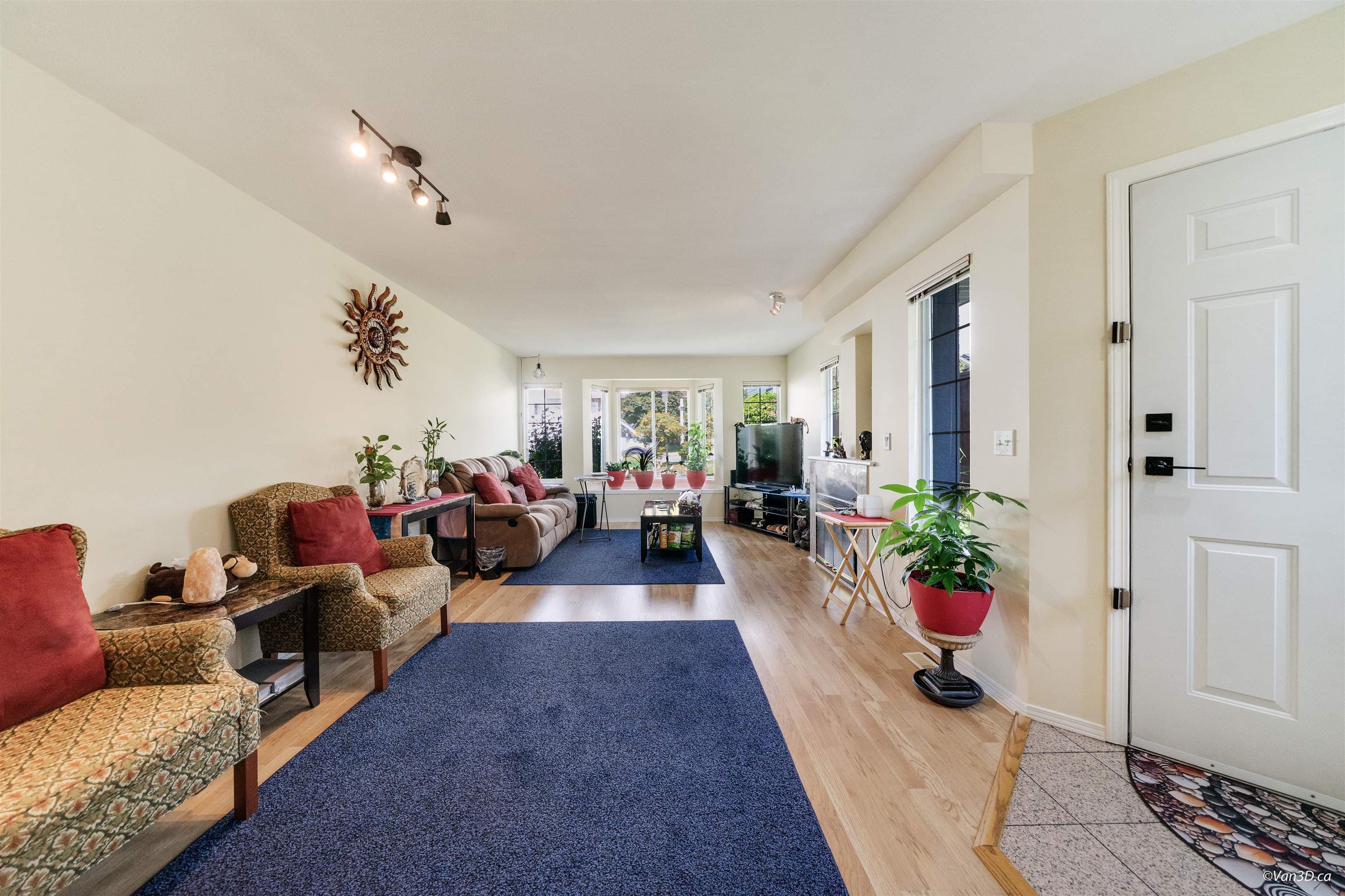 215 W 18th Street, North Vancouver, V7M 1W7 — photo 3